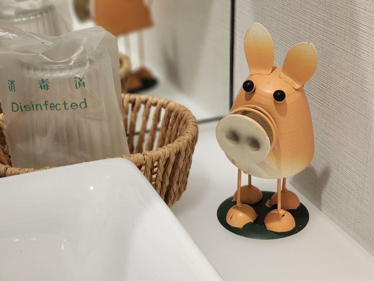 お部屋には妖精がいます。探してみてください。