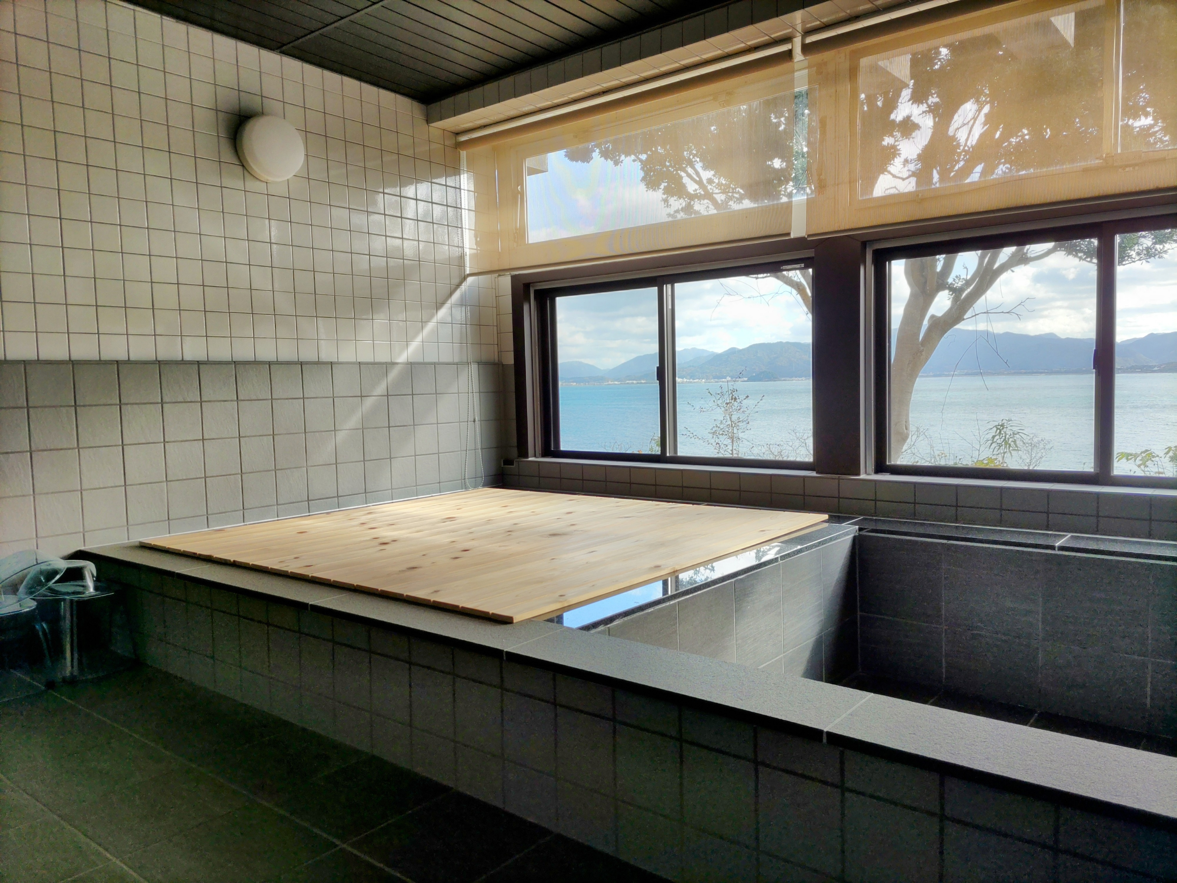 【貸切家族風呂】家族やグループで、気兼ねなく。オーシャンビュー絶景風呂で、ゆったりまったり。