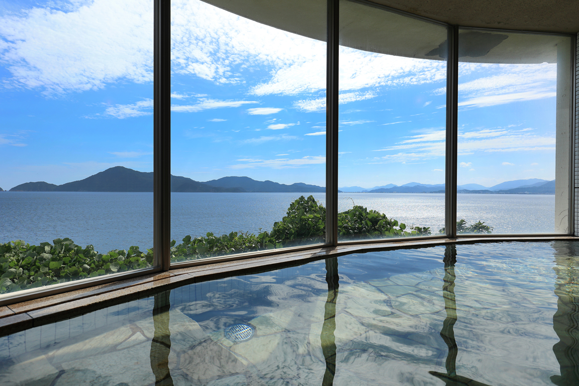 【悠久の湯／オーシャンビュー展望大浴場】黄波戸温泉は日本海の絶景を一望できる美肌の湯。