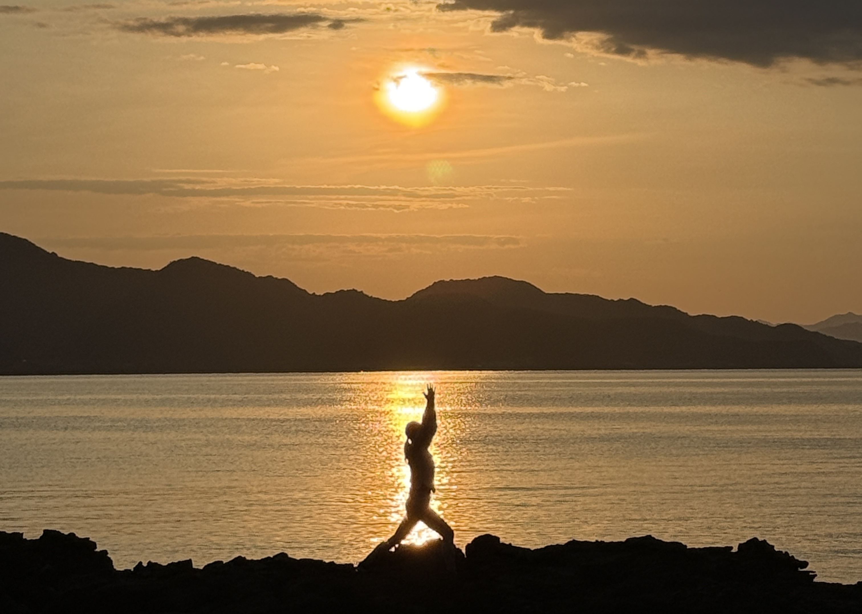 【朝ヨガ】朝日を浴びるリトリート（プライベートビーチにて）