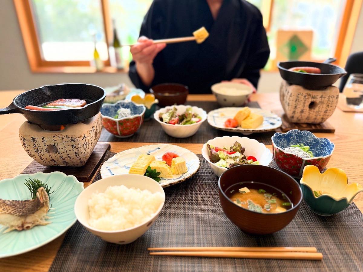 【ご朝食一例】地元食材にこだわったご朝食。土地の記憶を味わう朝膳です。