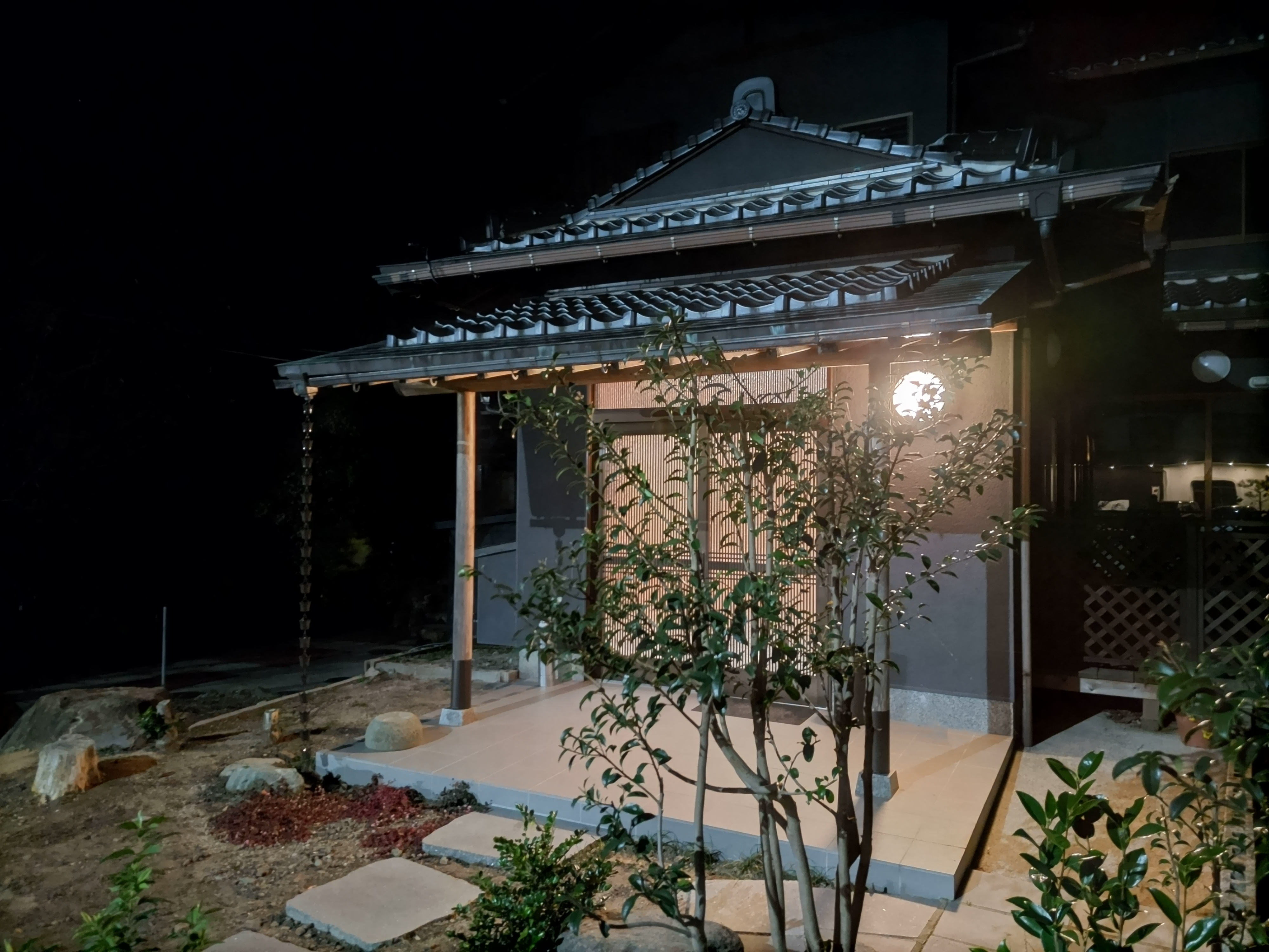 【グループルーム・別邸きわど庵】《ほしあかり》夜の雰囲気は情緒が感じられます。