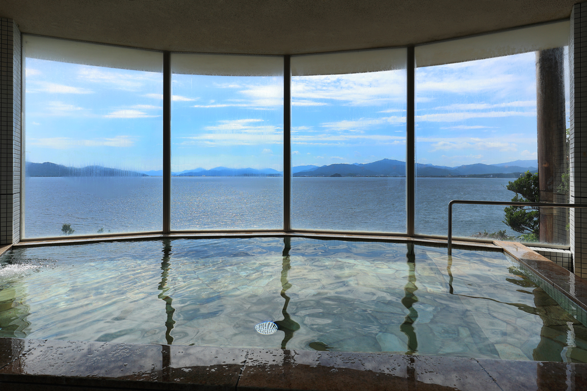 【悠久の湯／オーシャンビュー展望大浴場】黄波戸温泉は、美肌の湯として知られる静かな秘湯。