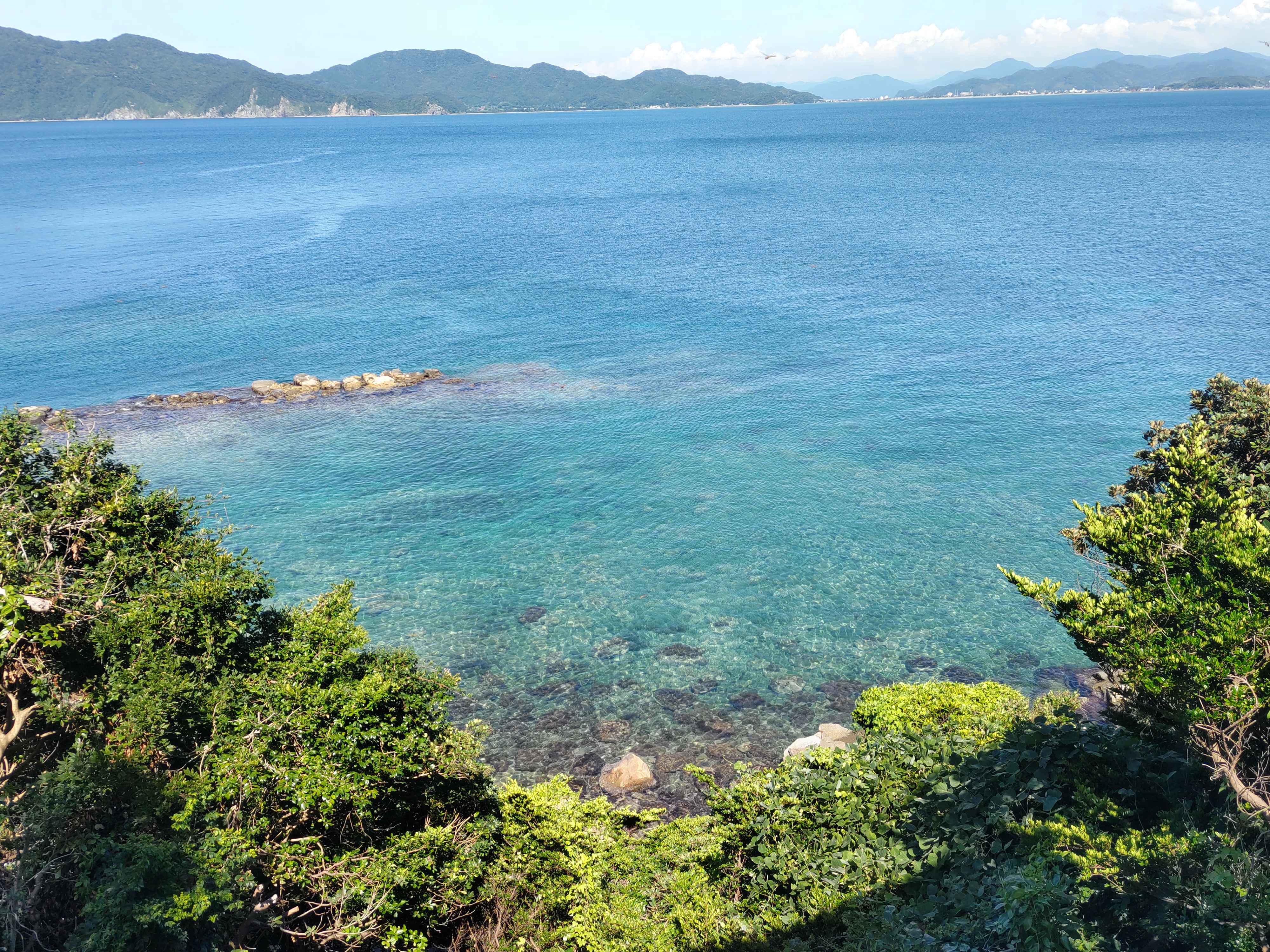 【ホテルからの眺め】エメラルドグリーンの海は心が洗われます。