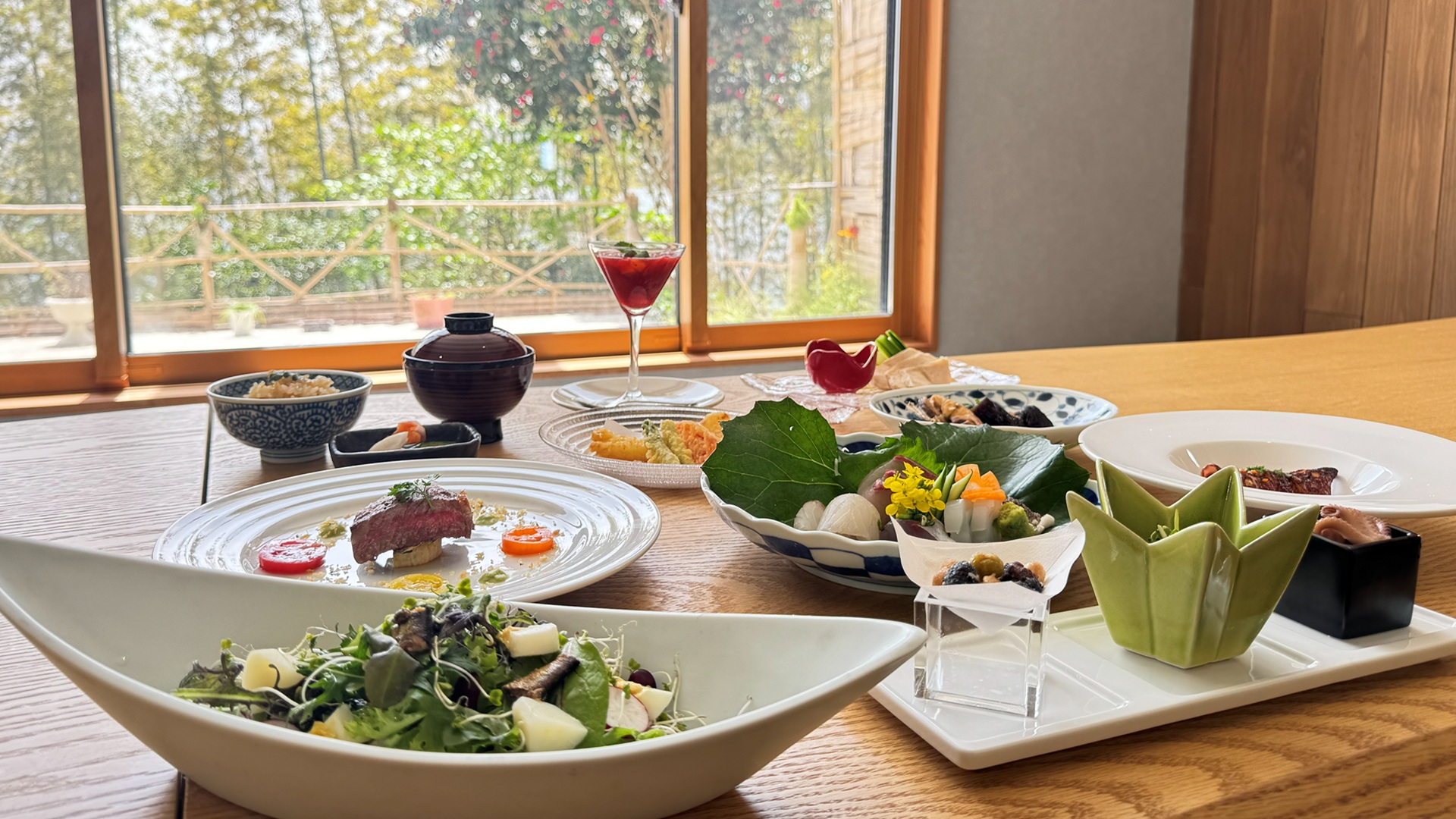 【悠久コース懐石イメージ】海に寄り添う当館ならではの新鮮な食材と、地元の旬の旨味を凝縮した懐石料理。