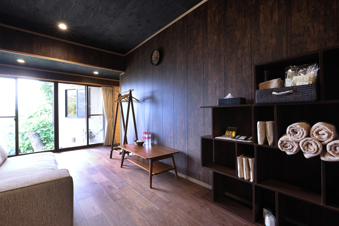 【グループルーム・別邸きわど庵】《ほしあかり》リビングにはテーブルとクッションをご用意