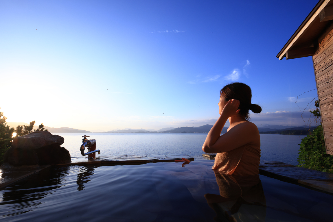 黄波戸の由来といわれる「光の道」をぜひ
