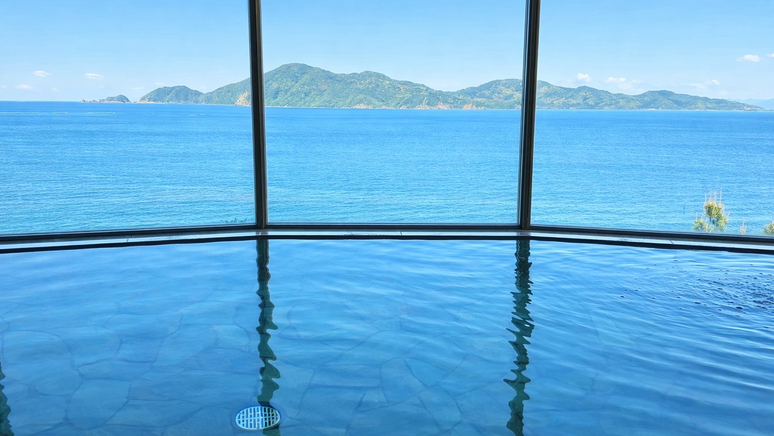【悠久の湯／オーシャンビュー展望大浴場】長門五名湯の美肌湯と海一望の眺め。青海島を望む絶景温泉です。