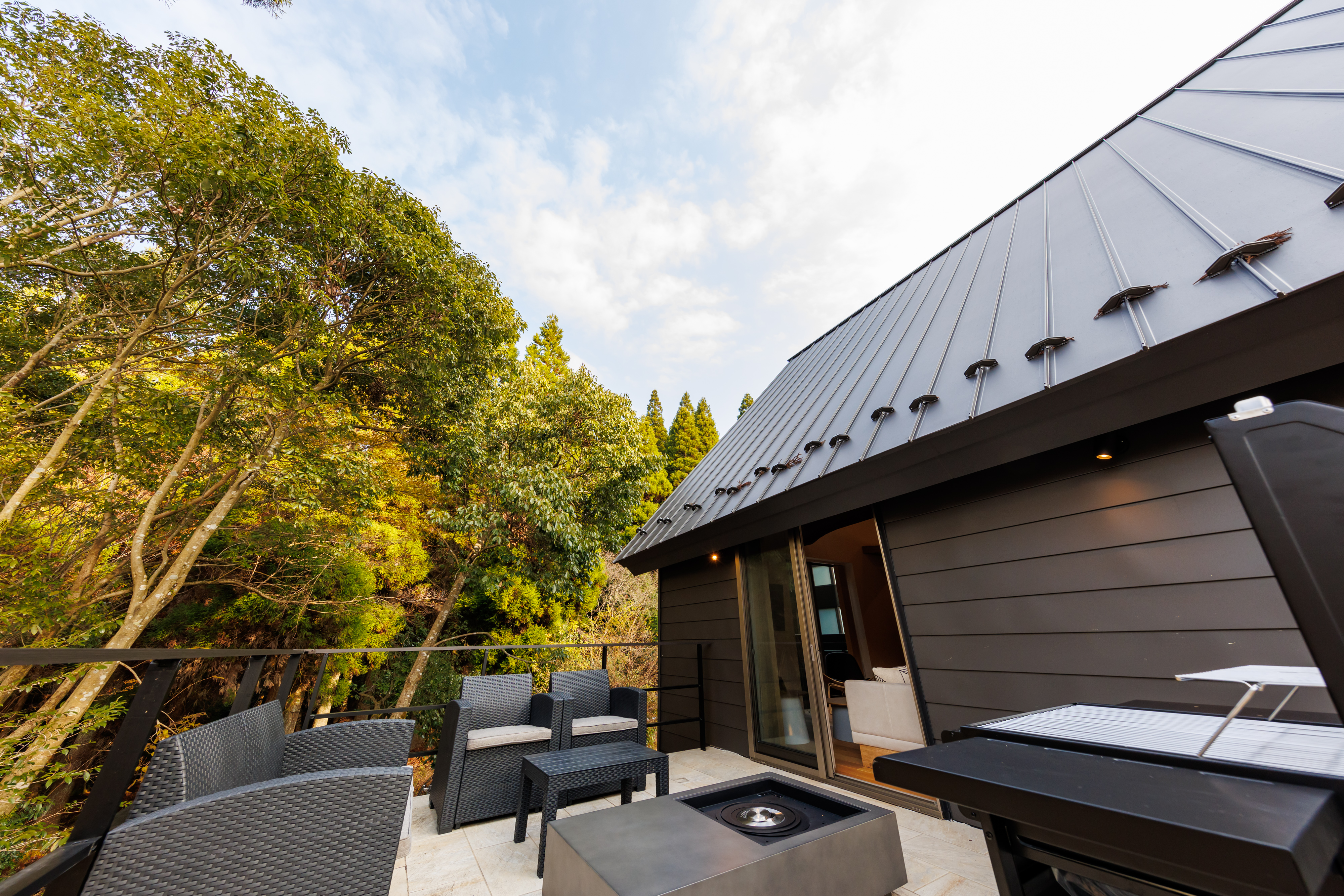 B棟ウッドデッキ/BBQ設備