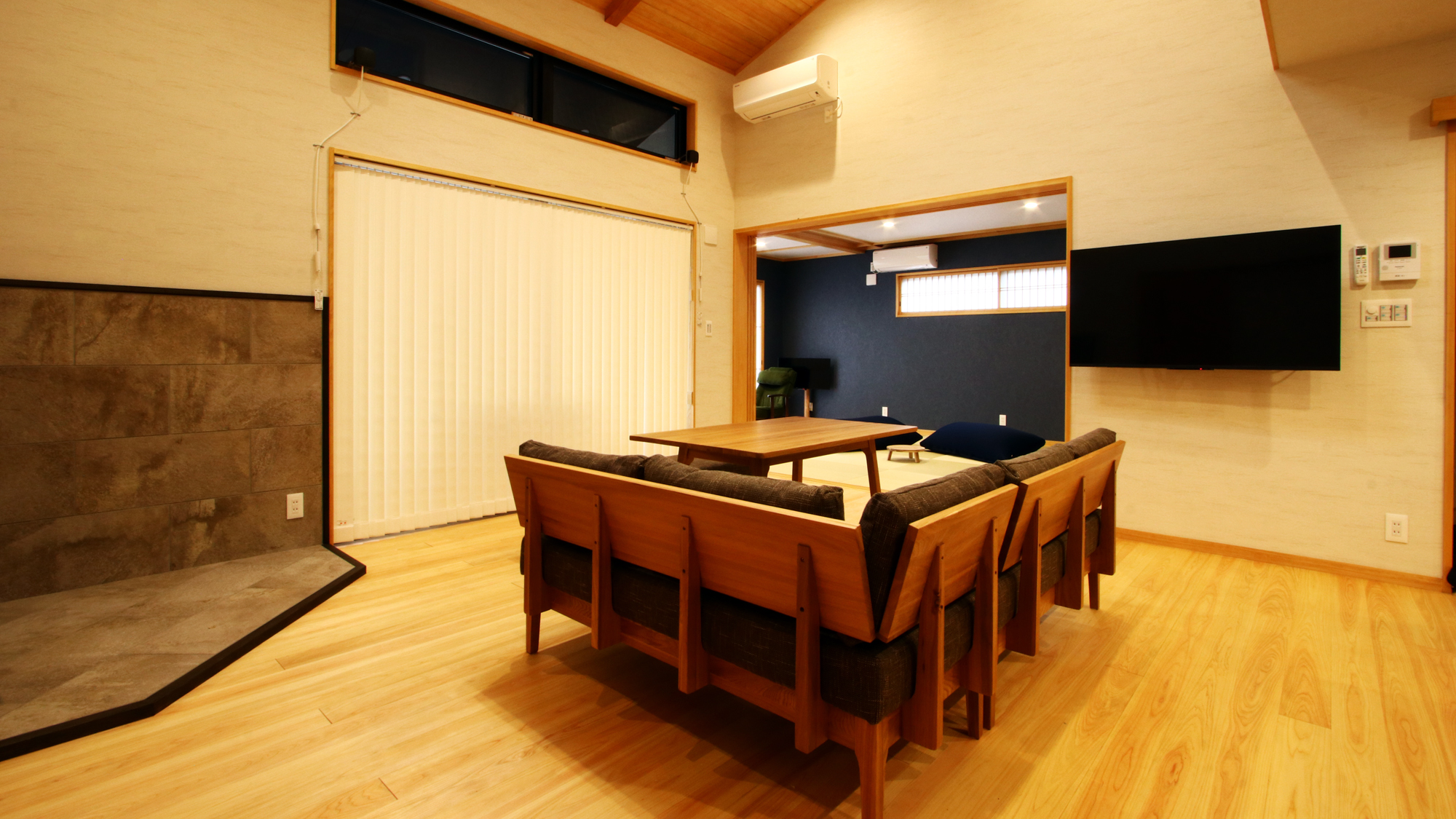 リビングダイニング◆リビングを中心に各お部屋がございます*