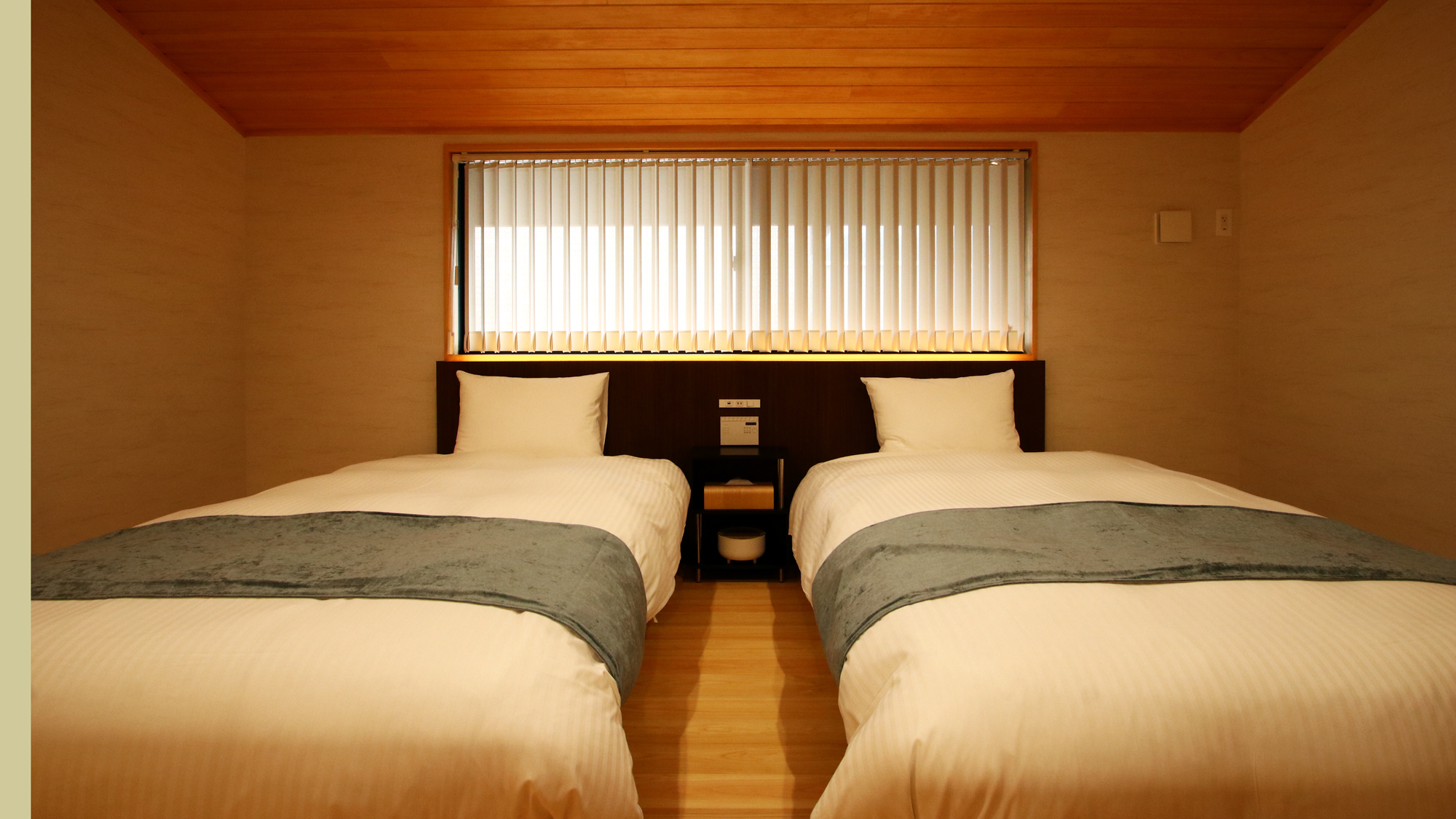 ロフト10畳◆シモンズのセミダブルベッドを2台ご用意しております*