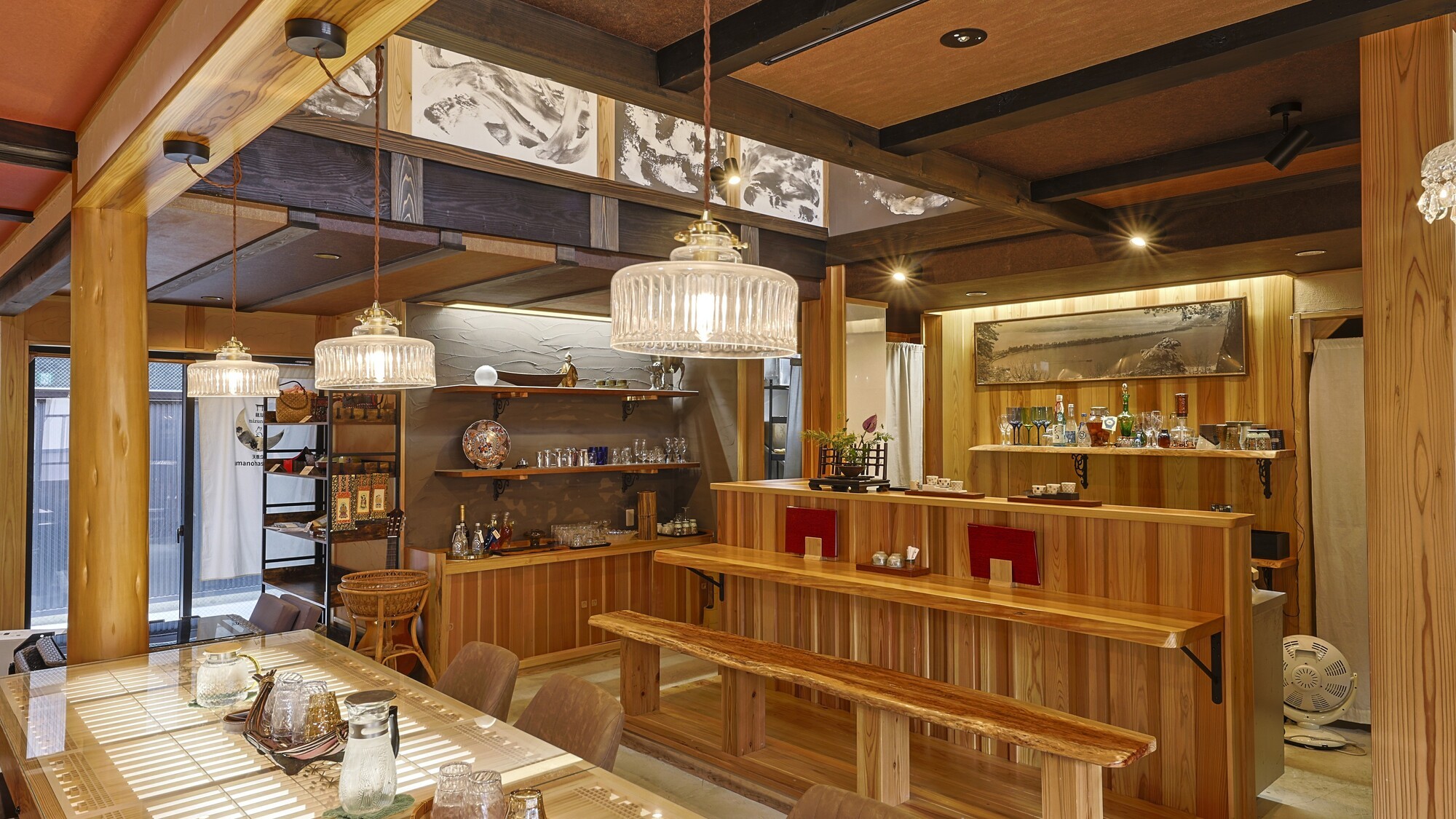 落ち着いた雰囲気のカウンター席で、贅沢なひととき