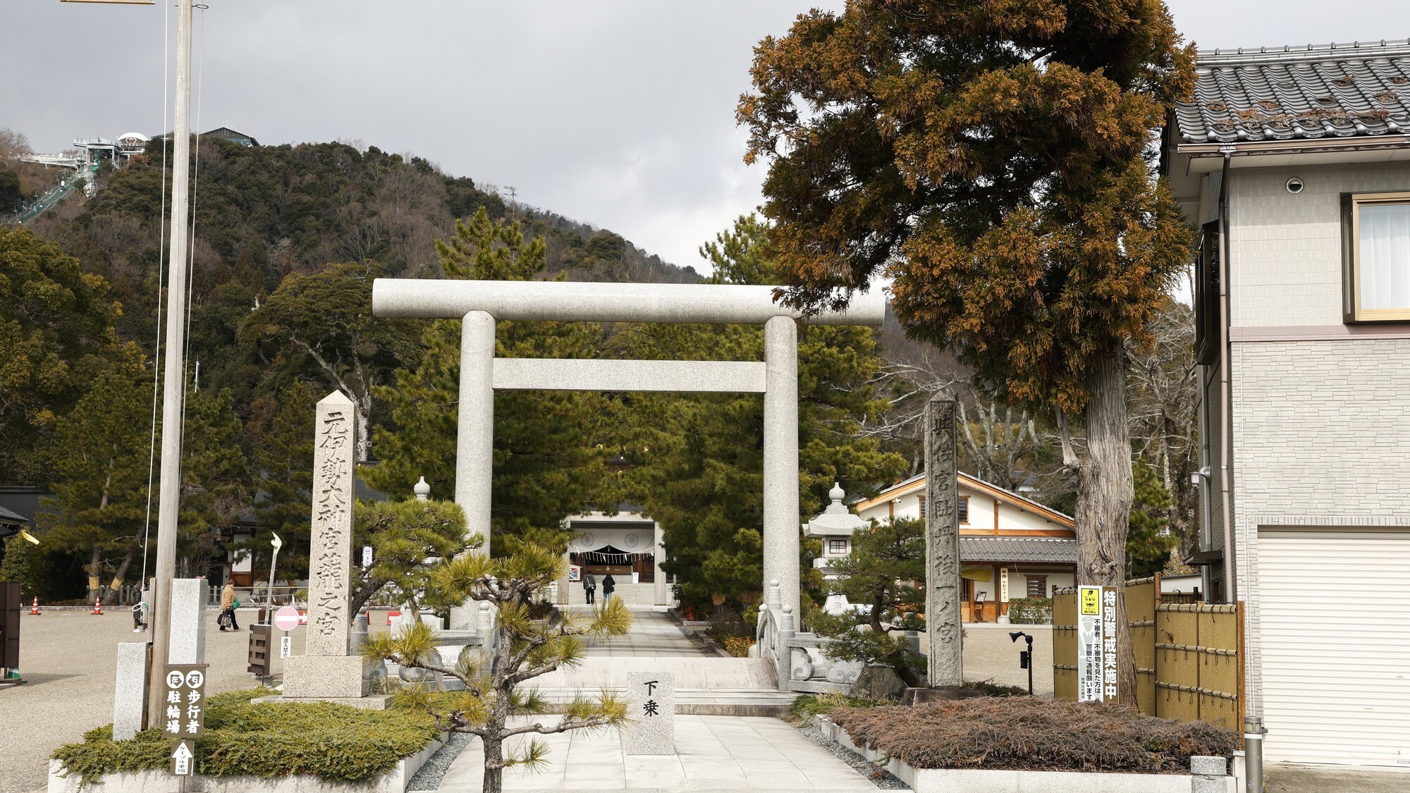 神秘と歴史が息づく、元伊勢 籠神社の荘厳な佇まい