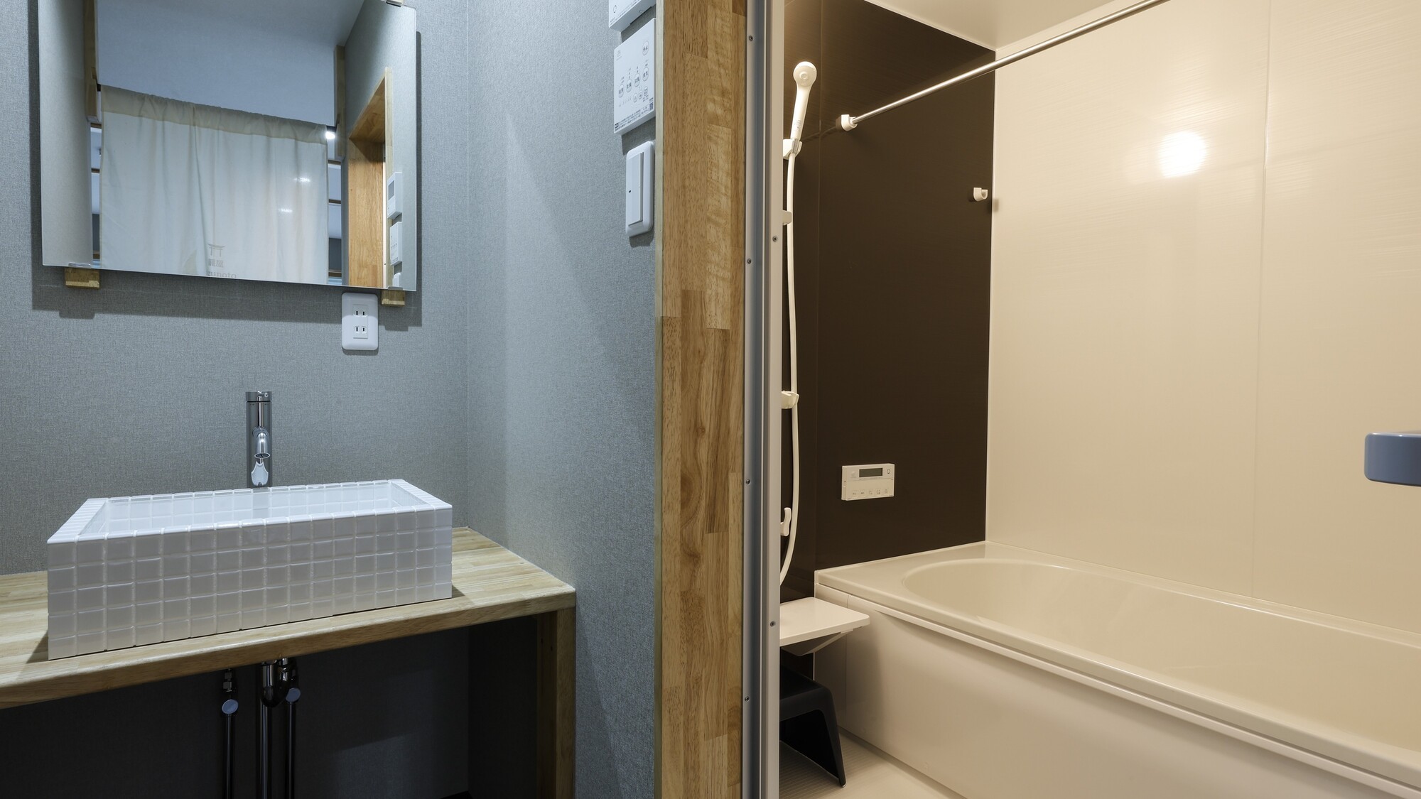 洗面台とユニットバスが独立した、快適な空間設計