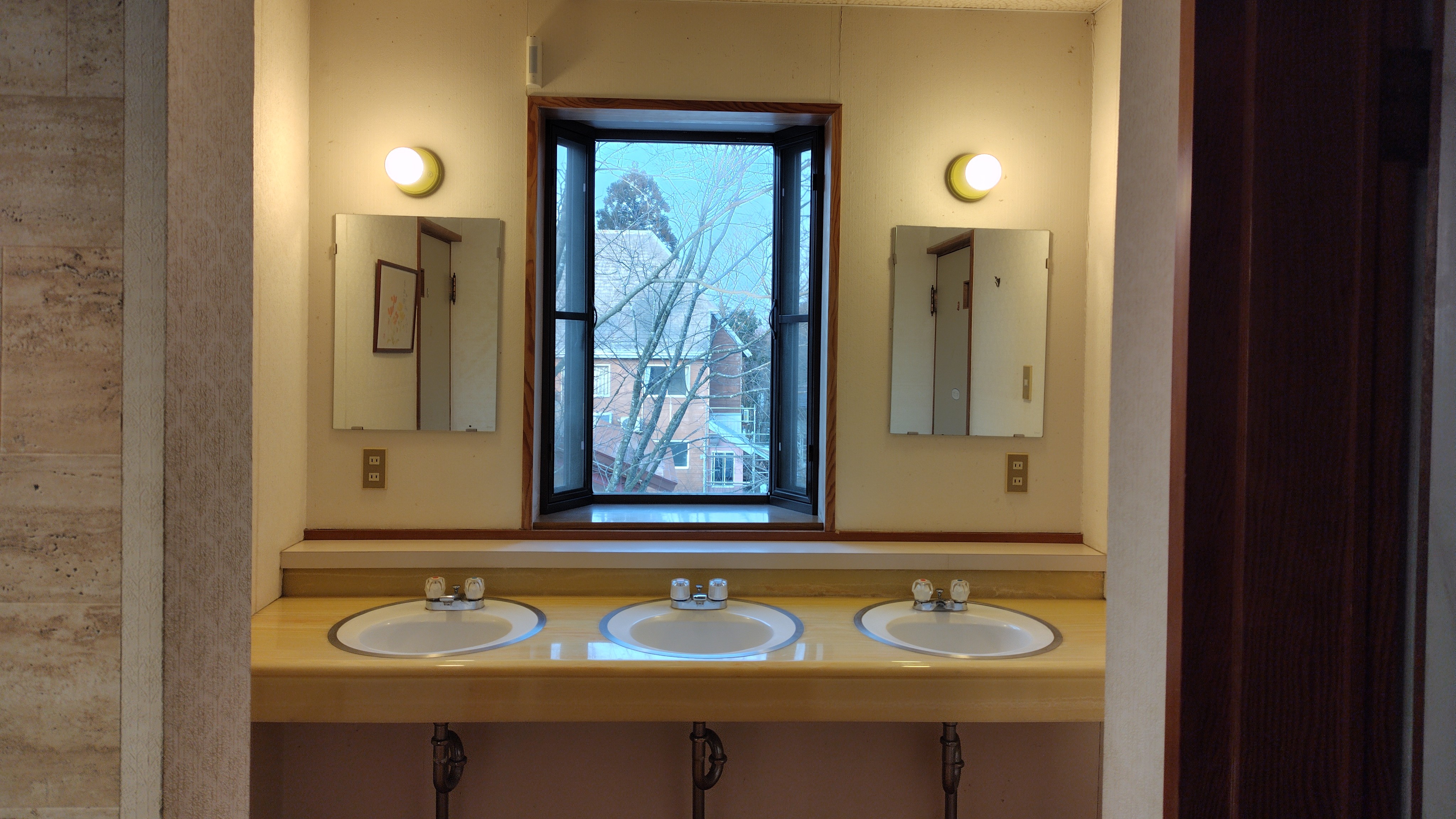 お客様用洗面台（共用スペース）