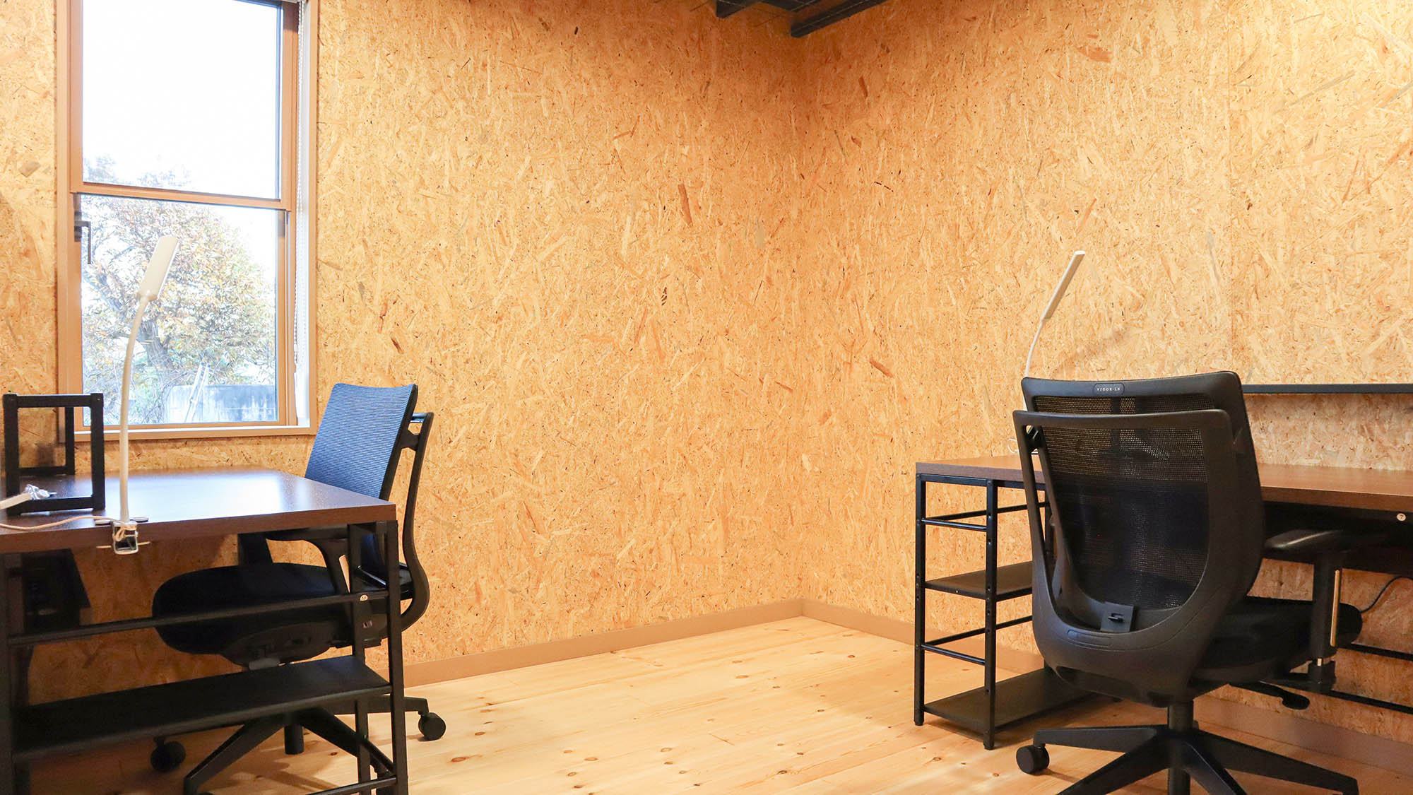 ・【シェアオフィス】ワーキングチェアの設置。腰の負担なく作業に集中できる環境です