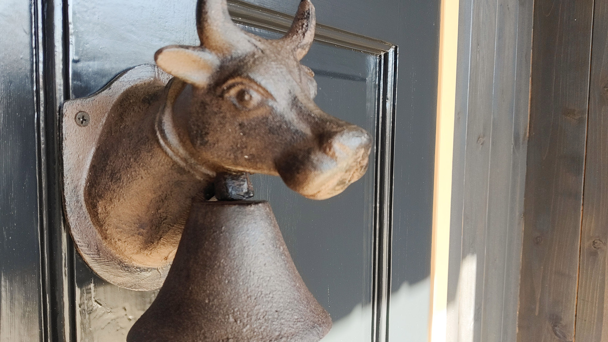 ・【呼び鈴】御用の際はこちらをお使いください