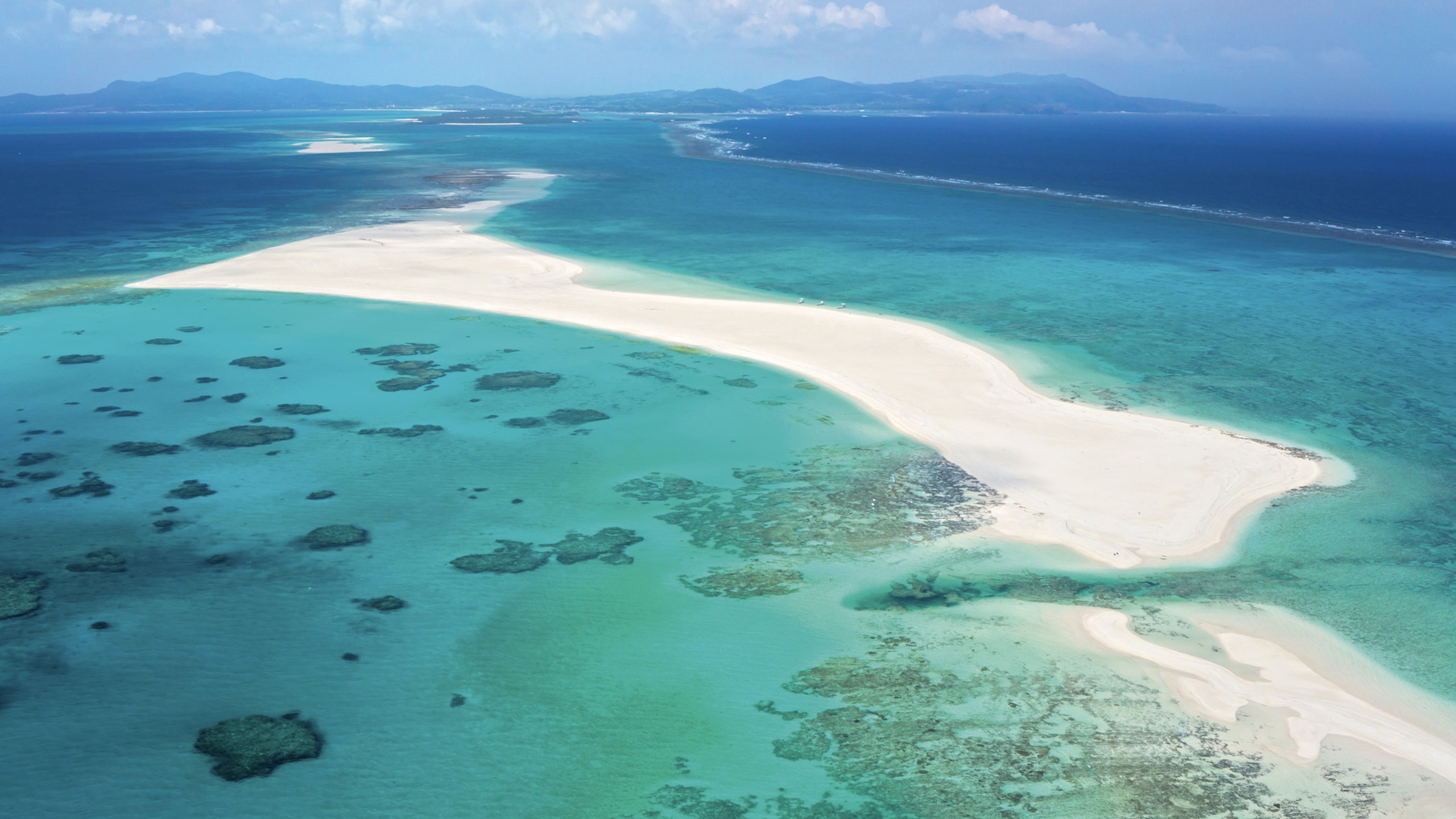久米島・ハテの浜【写真提供：OCVB】
