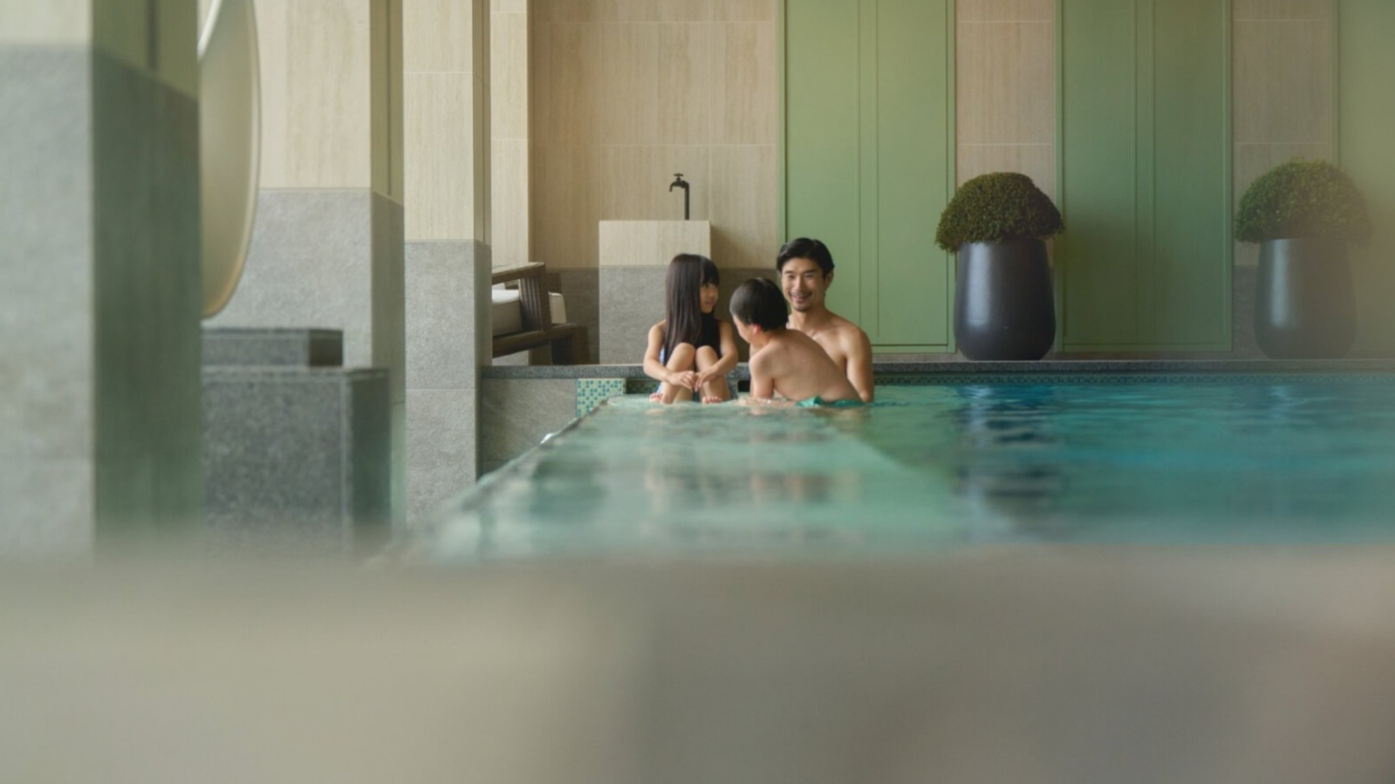 屋内プールはお子様と一緒にご利用可能