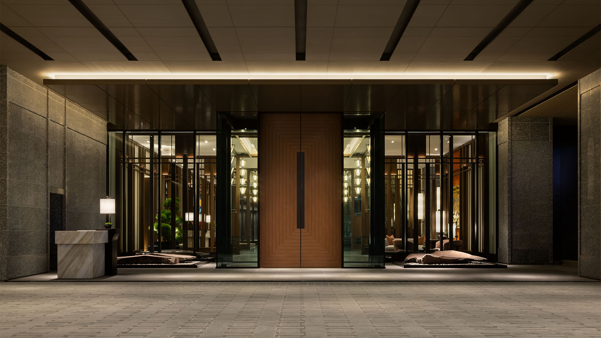 【エントランス】　