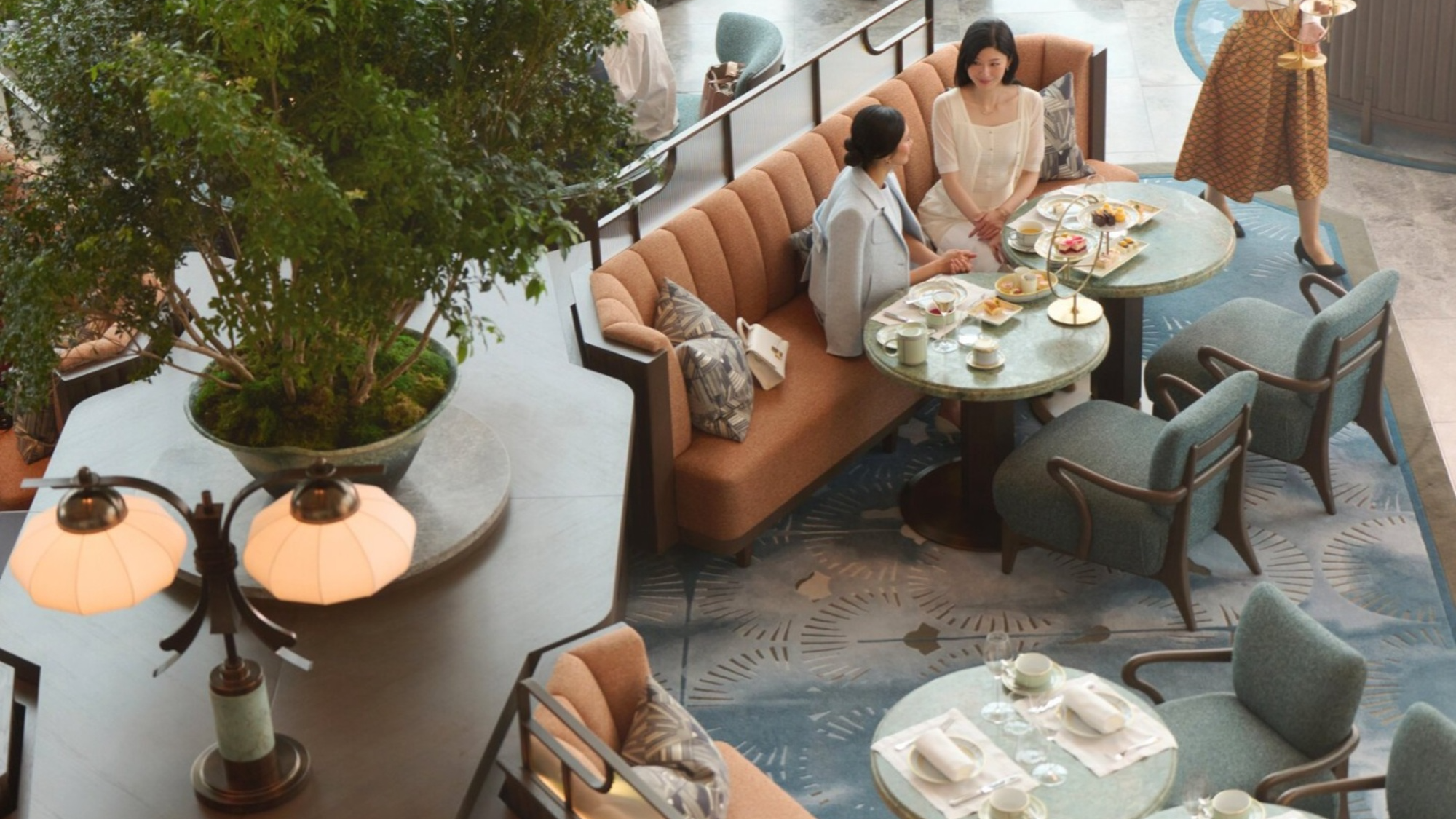 ピーコックアレー