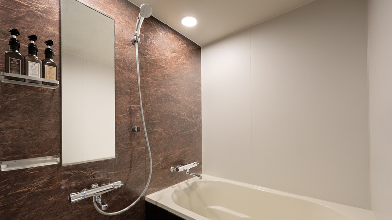 ◇ご家族連れに嬉しい！洗い場付バスルーム(一例)※お部屋により壁の色が異なります