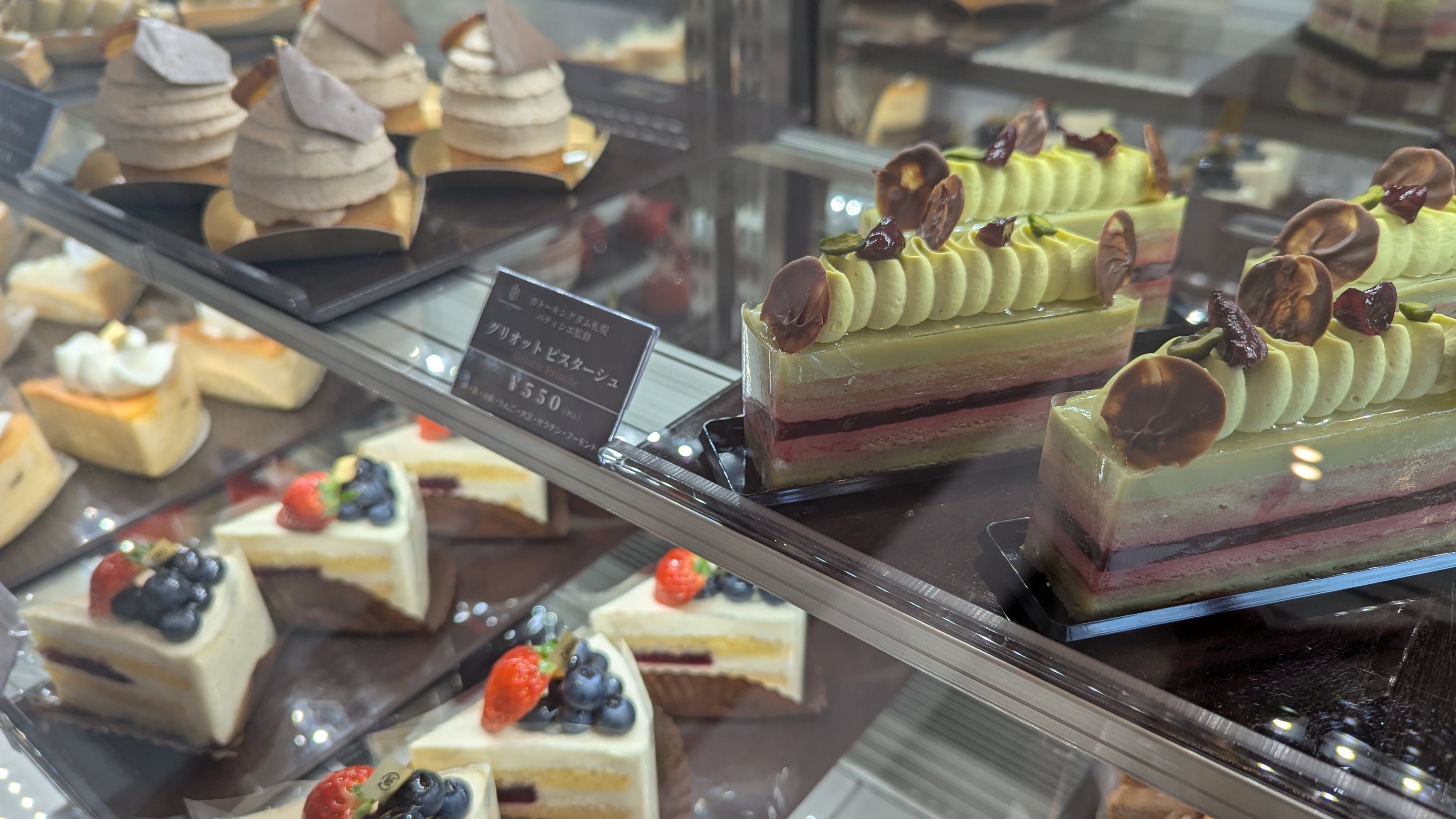 ご宿泊のお客様にはウェルカムスイーツをお召し上がりいただけます（カフェにてご利用ください）