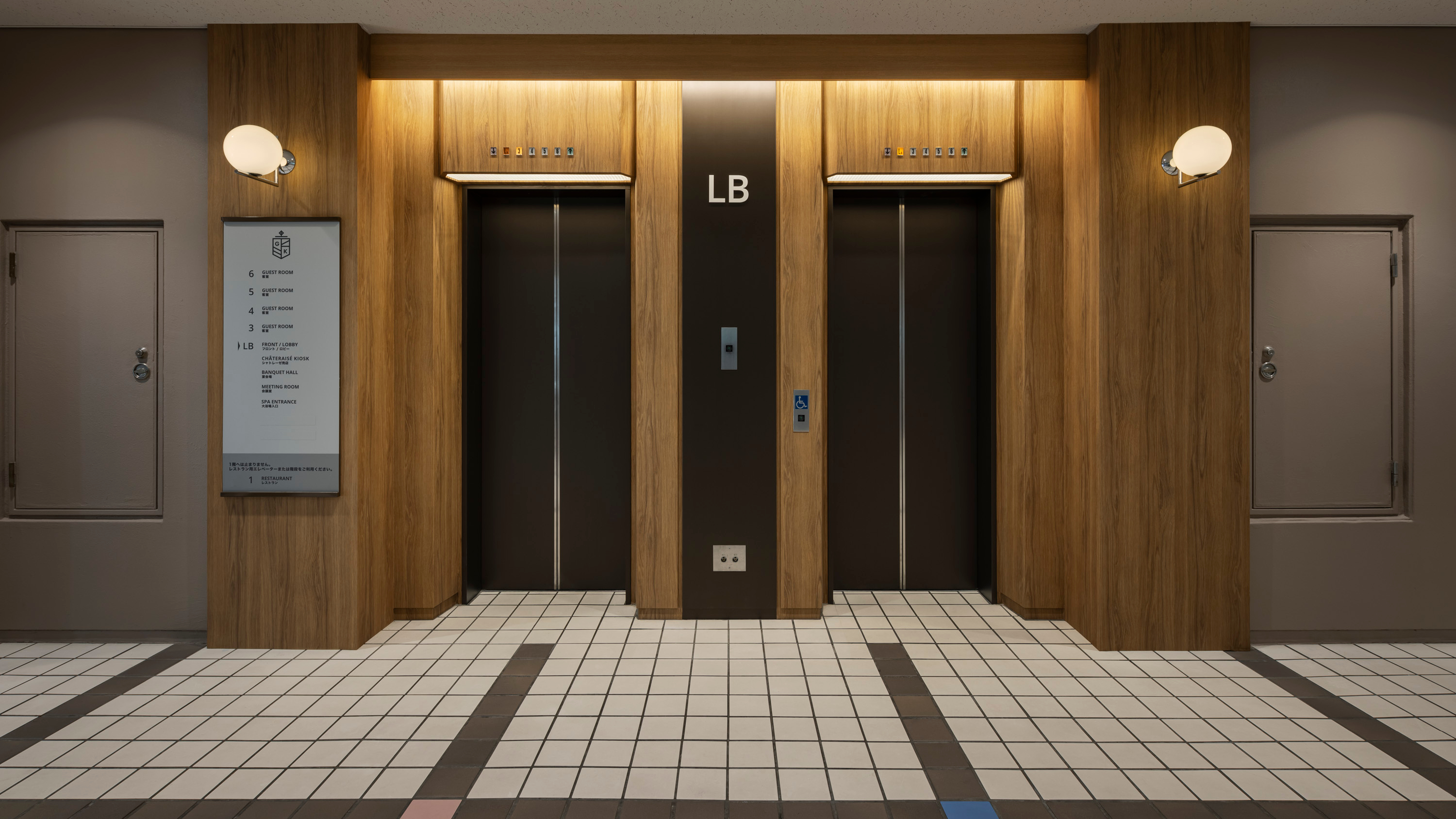 【ホテル】エレベーター前スペース