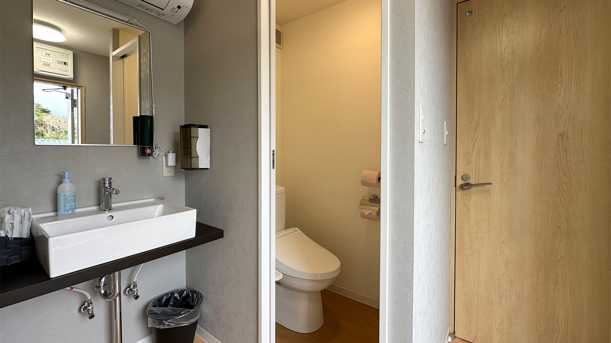 ・【バストイレ】バス・トイレのある別棟にもエアコン完備。充実のアメニティと安心の空間をお届けします