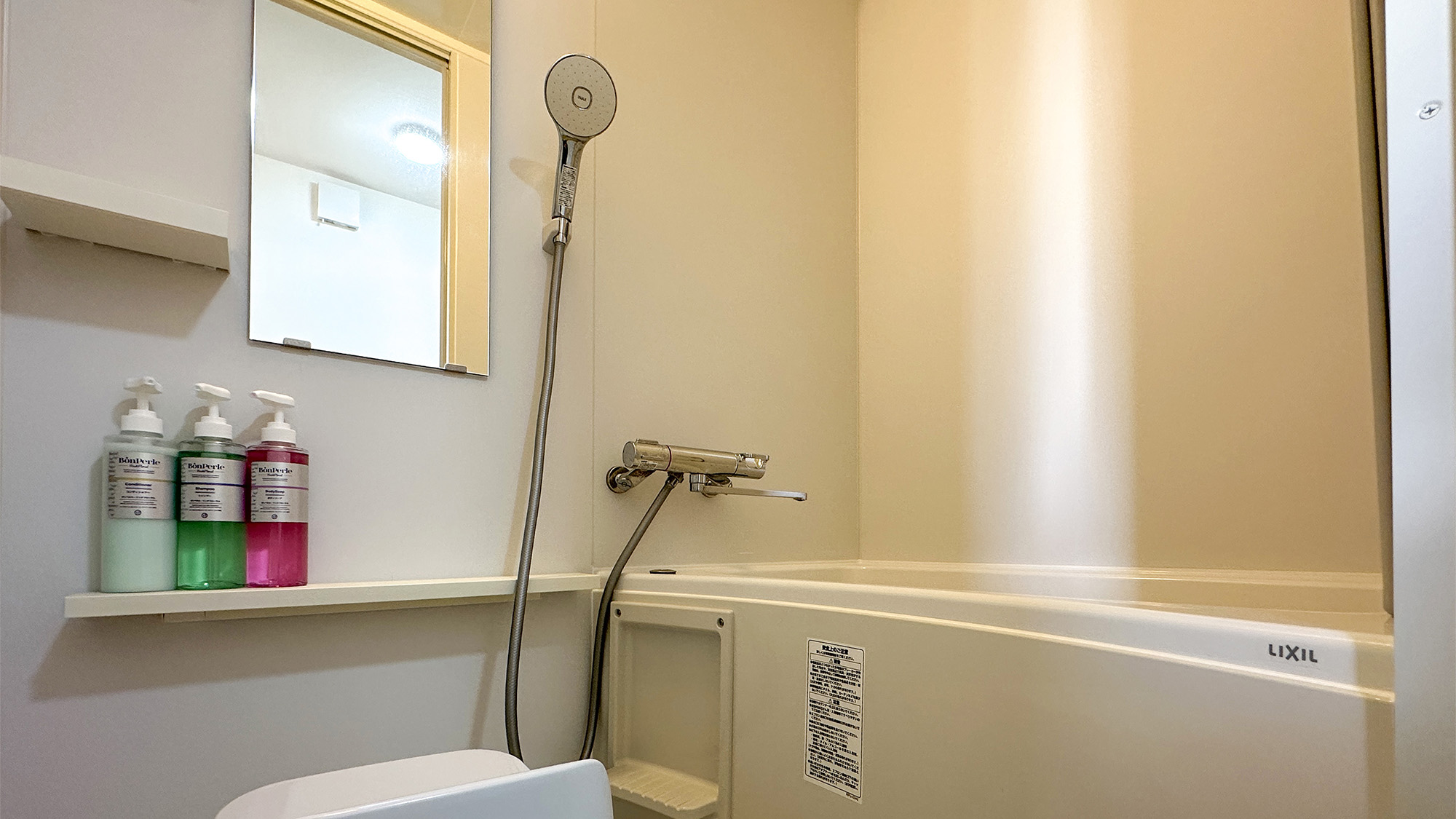 ・【バストイレ】清潔なバスルームにはシャンプー、コンディショナー、ボディソープを設置しております
