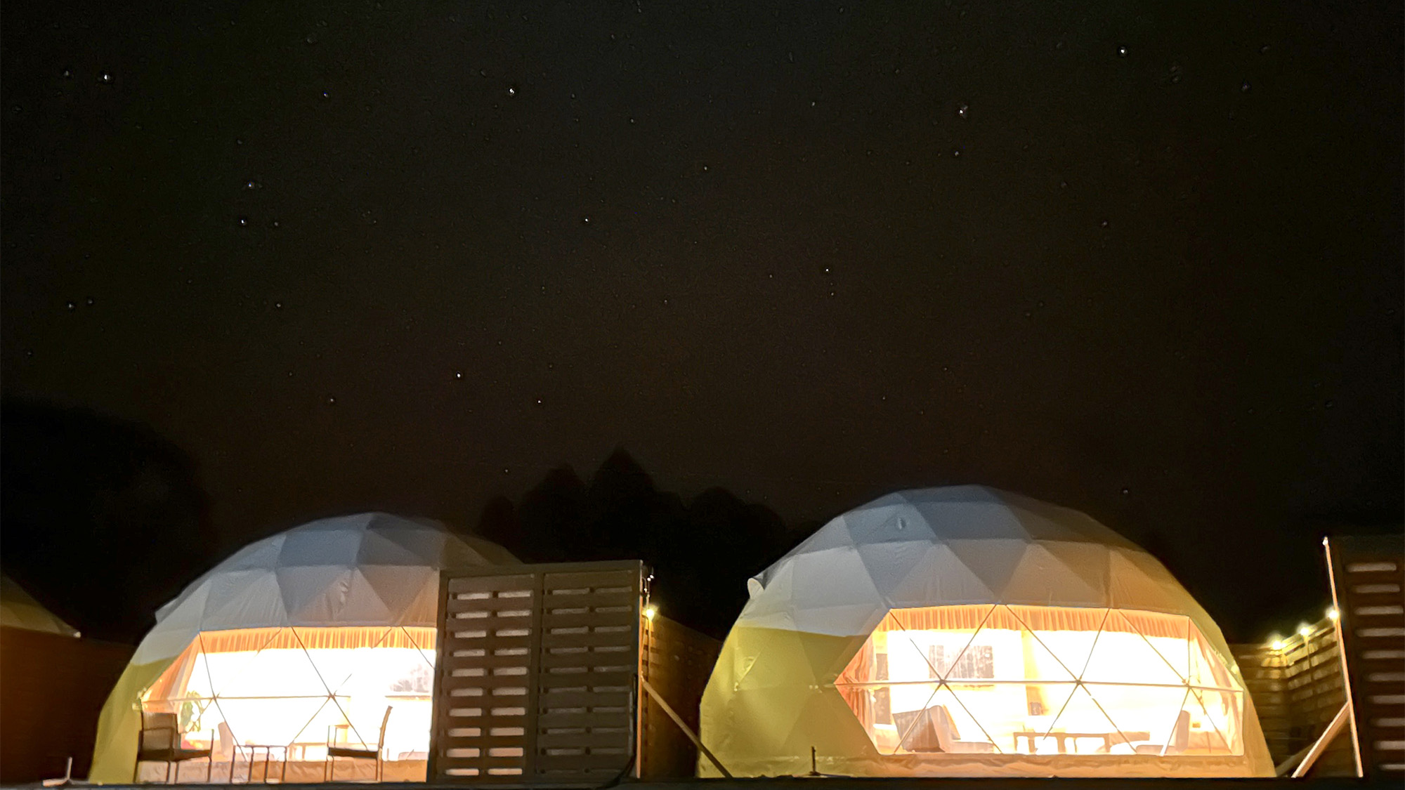 ・【ドームテント/外観】満点の星空の下眠る贅沢なグランピング体験をお過ごしください