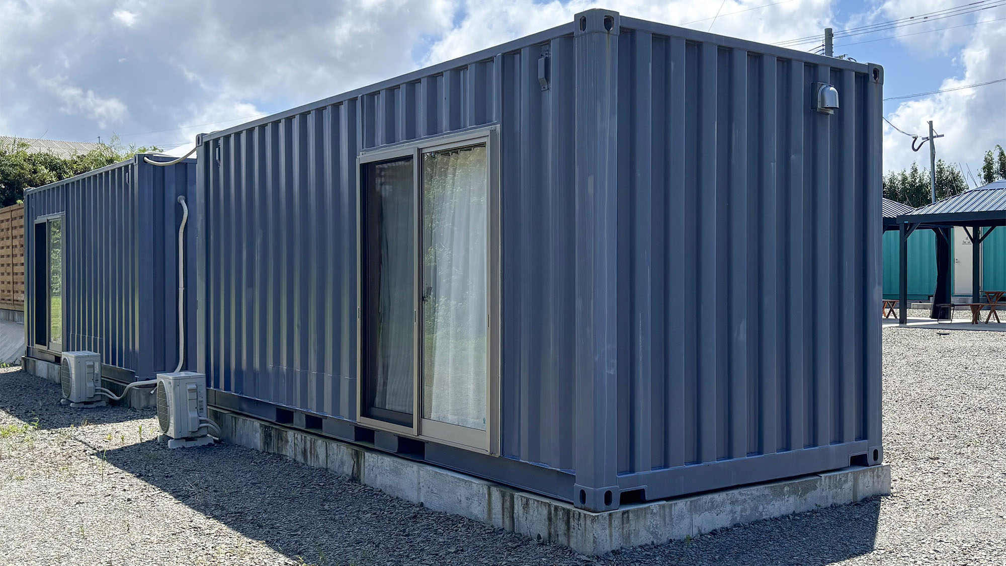 ・【コンテナ/外観】落ち着いて過ごせるコンテナ個室はビジネス利用にも最適です