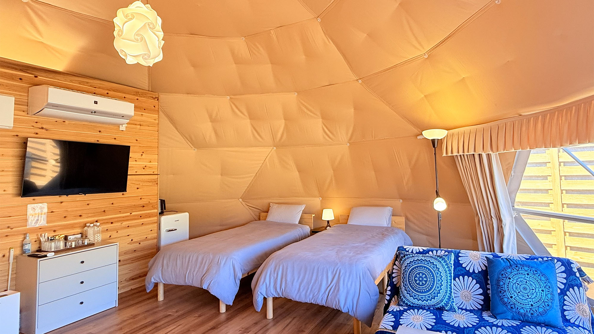 ・【ドームテント】ゆったりとした室内はご家族やご友人などグループ利用にピッタリです