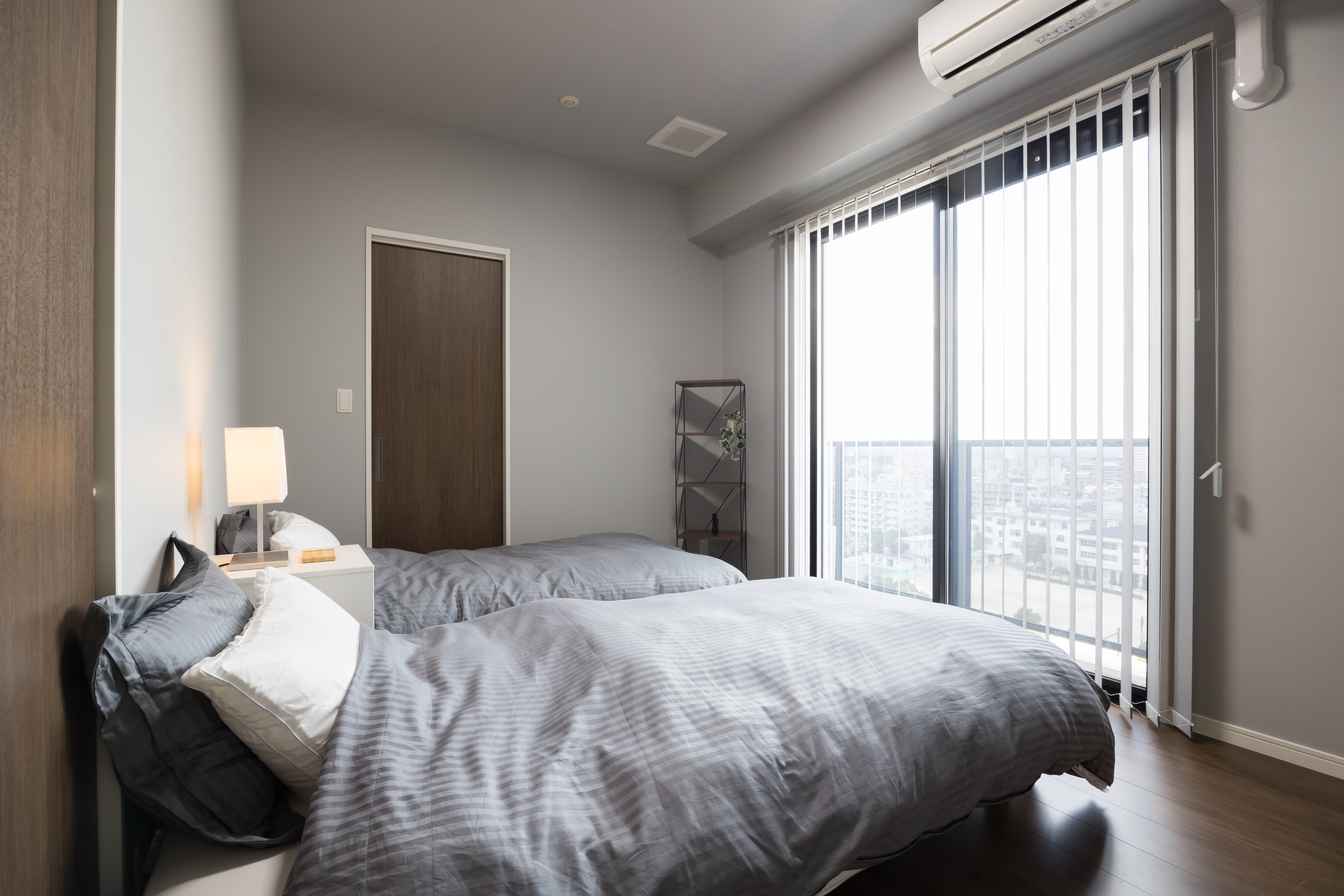 寝室2　シングルベット&times;2