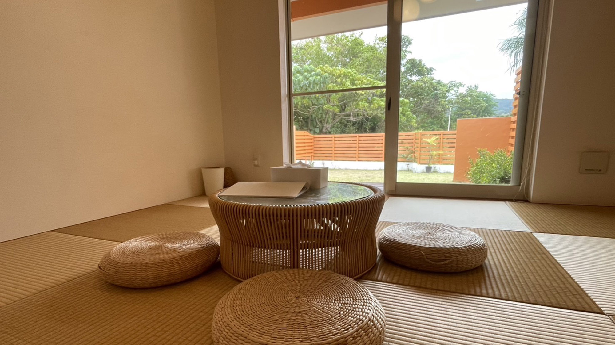 ・【ブーゲン棟・和室】静かな環境で外の風景を眺めながらゆったりお寛ぎください