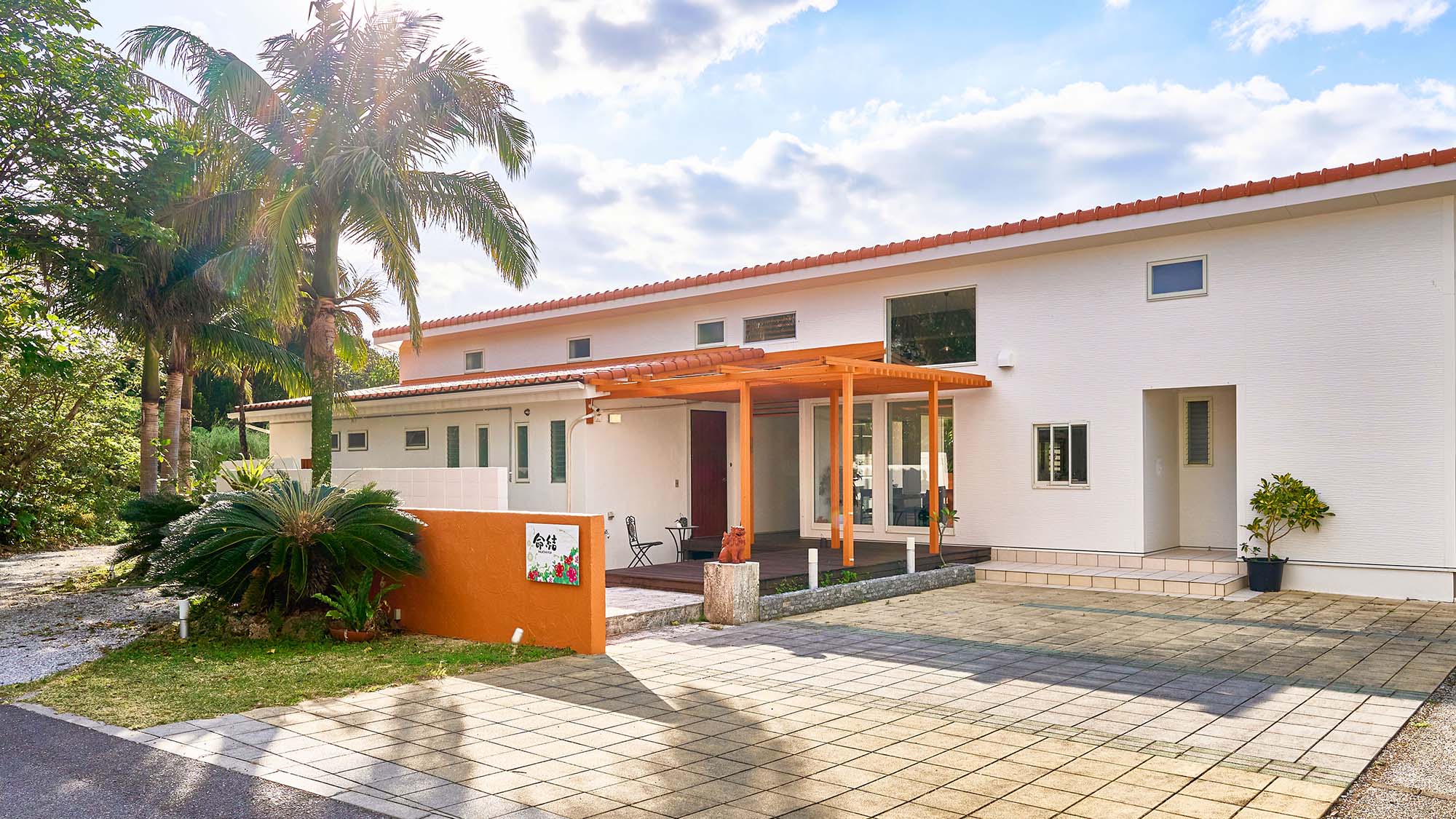 ・【外観】海の目の前に立地し、自然と一体になりながらご滞在いただけます