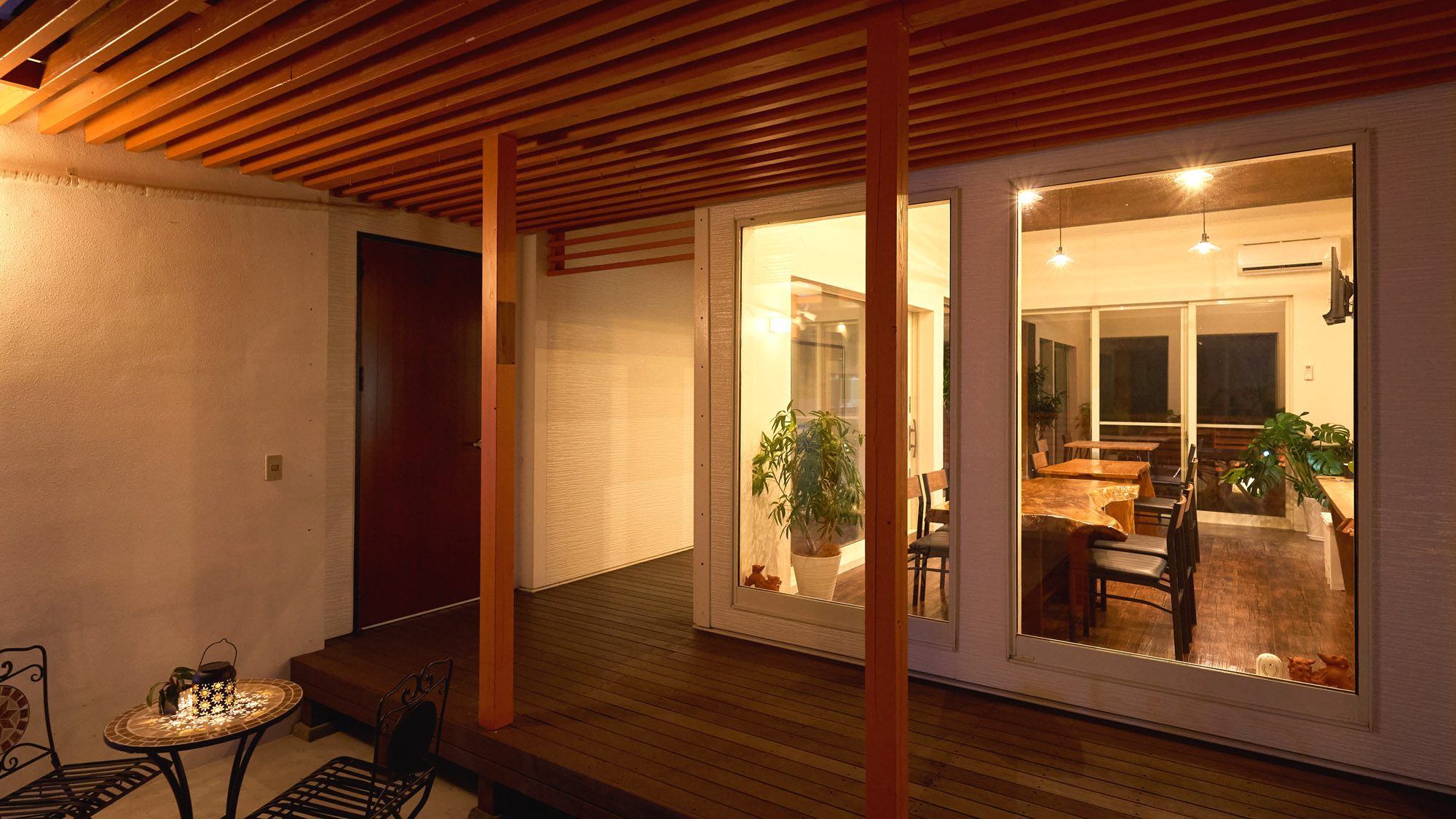 【ダイニングキッチン】 屋外はテラス仕様