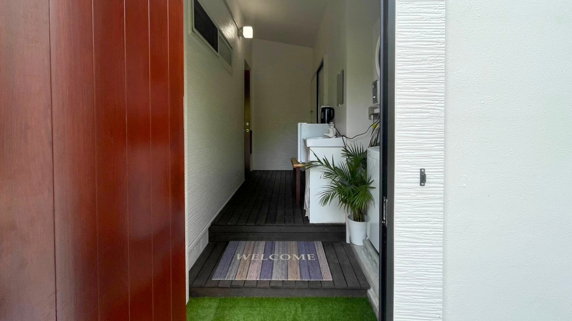 ・【玄関】沖縄にいながら自宅のようにお過ごしいただける快適な空間。ゆっくりとお過ごしください