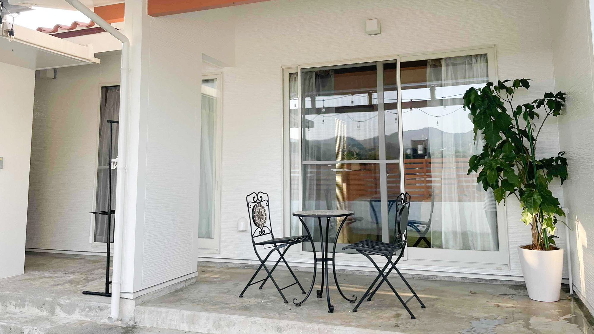 ・【テラス】各お部屋にテラスがあり、沖縄の風を感じながらのびのびとご滞在いただけます