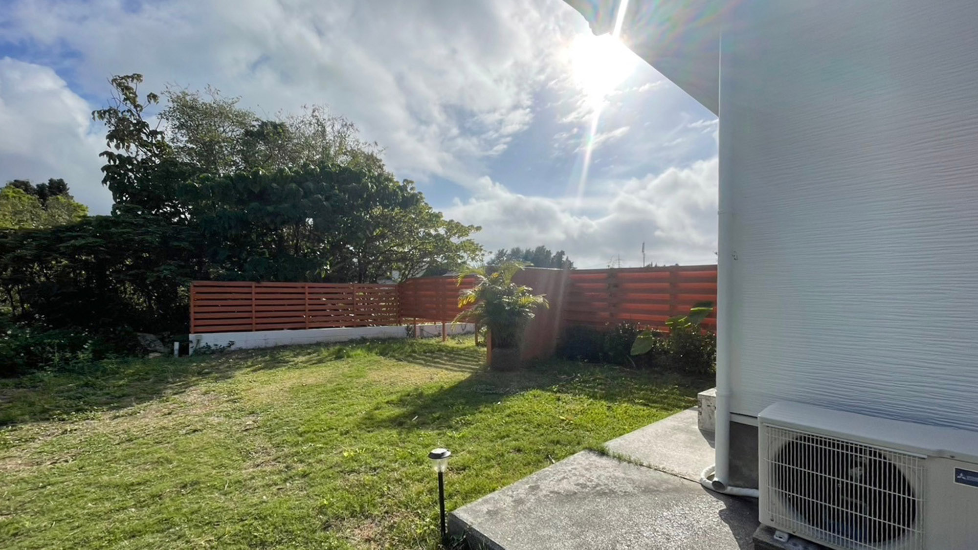 ・【庭】沖縄の空と風を感じながら広いお庭で遊んだり、ゆったり過ごしたり、使い方は様々♪