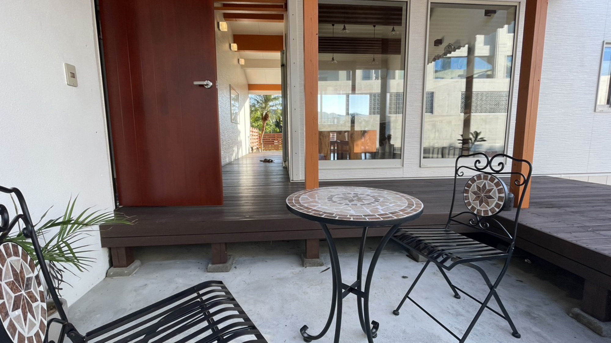 ・【テラス】日々の喧騒を忘れ自然の中でゆっくり過ごす、贅沢な時間です