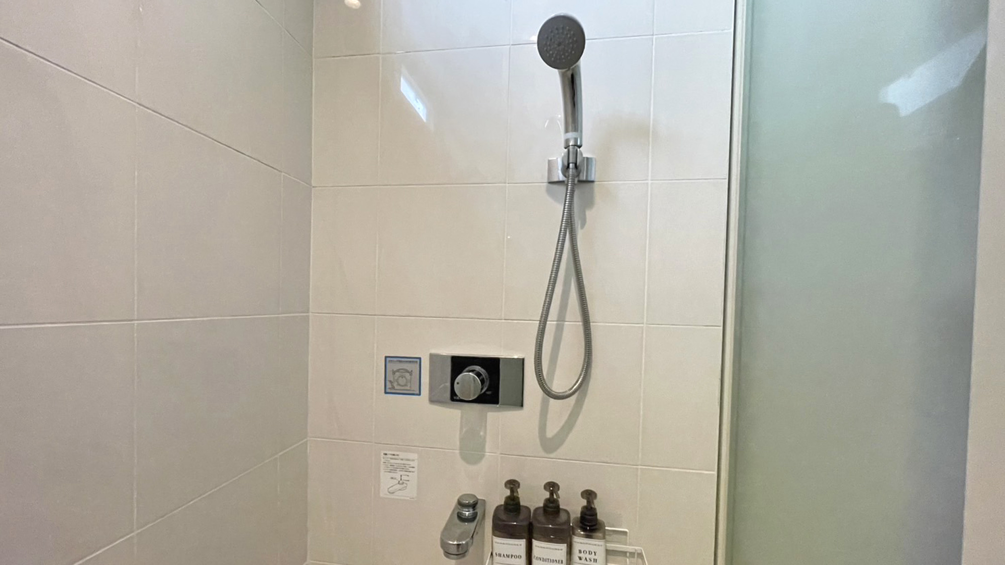 02【禁煙】シャワーは2カ所