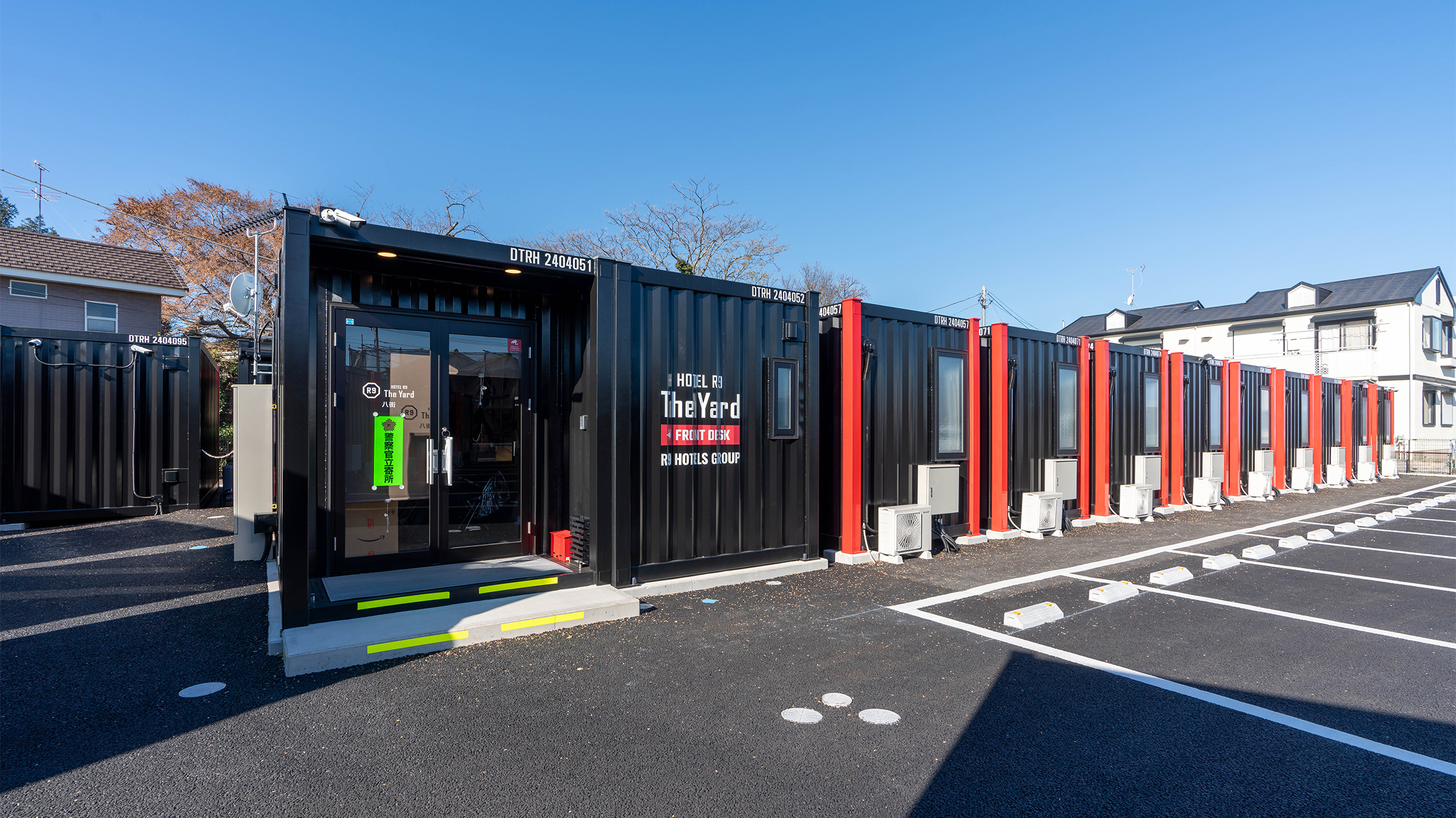 受付、ホットドリンク＆軽食（冷食食品）受け取りコーナー、アメニティーコーナーを完備。まずはこちらにお立ち寄りください！