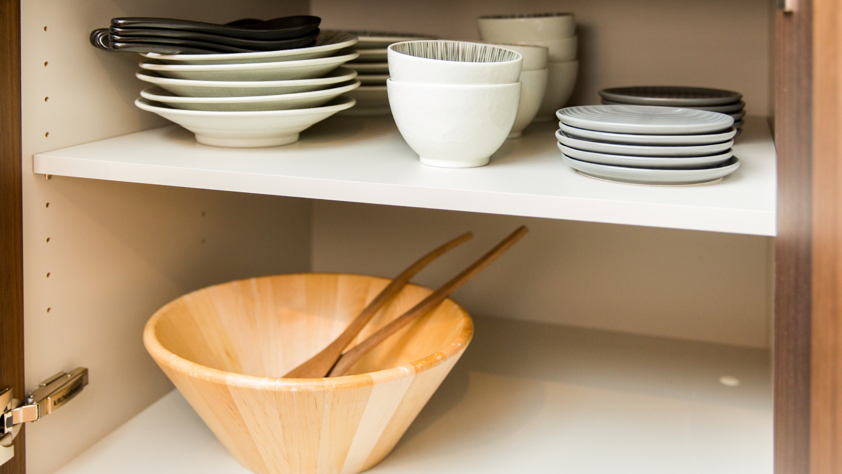 ・【豊富な食器類】十分な種類の食器を完備