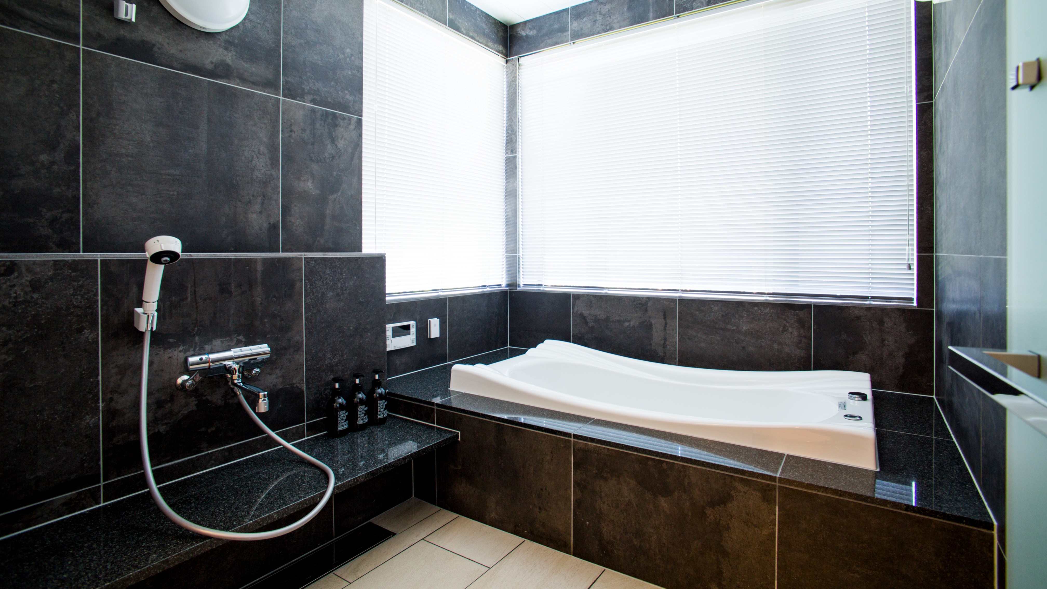 ・【メインバスルーム】本館