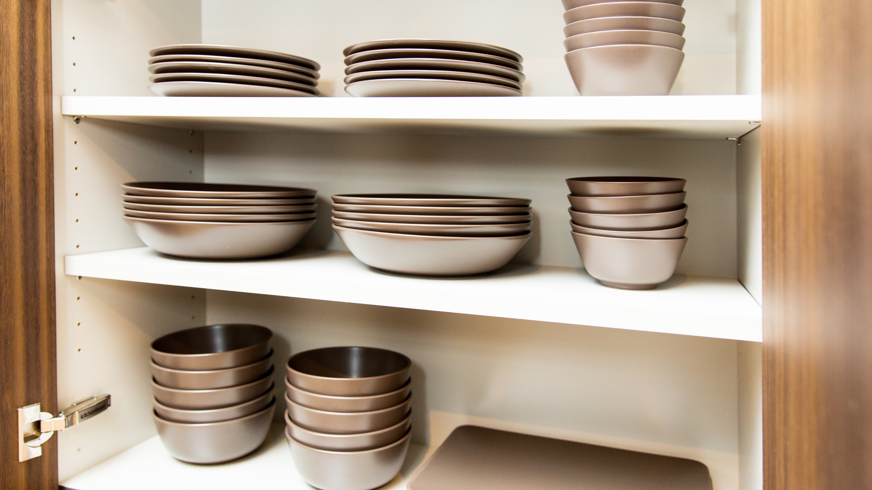 ・【豊富な食器類】十分な種類の食器を完備