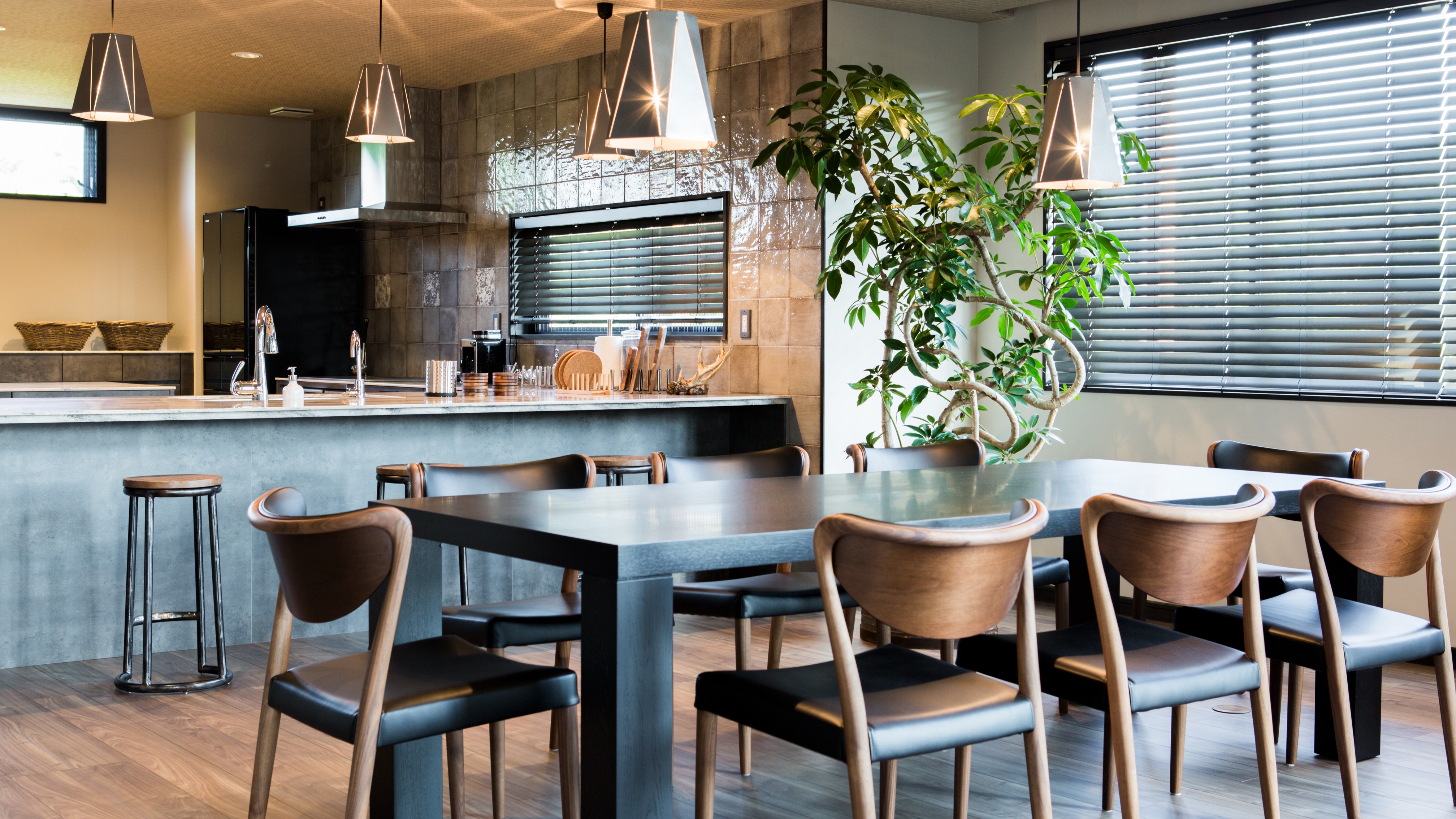 ・【ダイニングエリア】おいしい料理を愉しむ