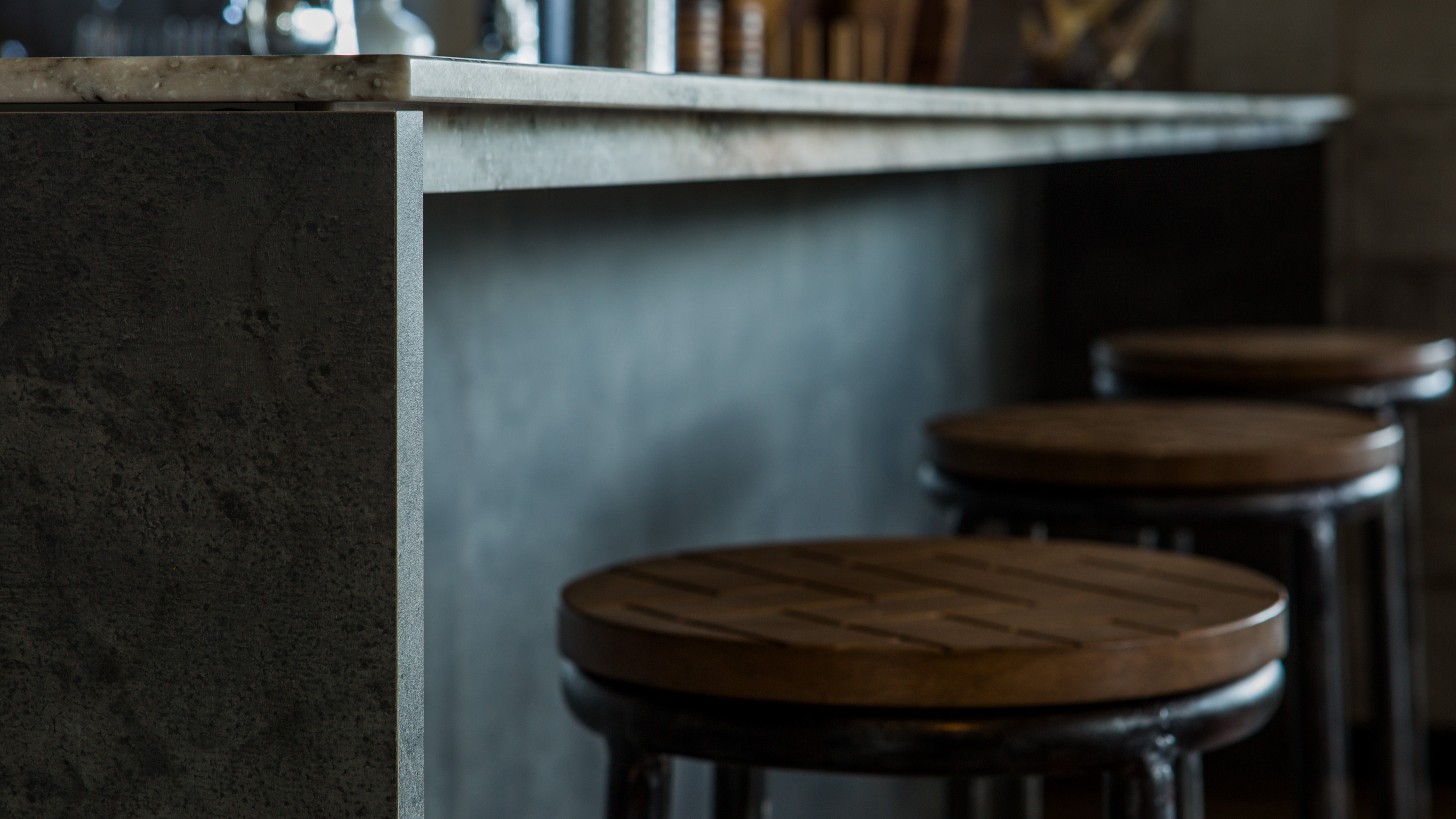 ・【キッチン】バーカウンターで寛ぎながら楽しむ料理