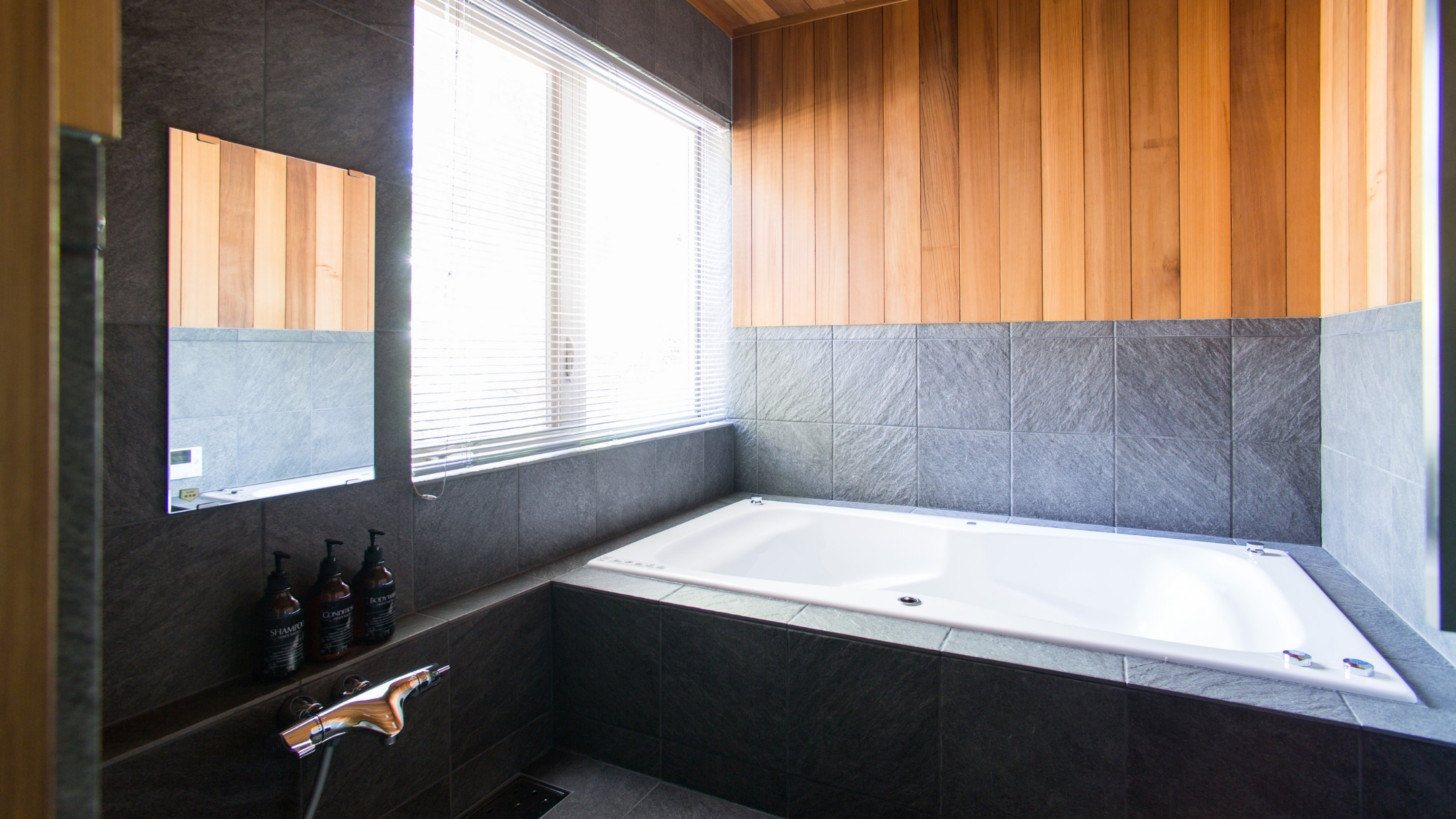 ・【メインバス】フルバスルーム2室とシャワールーム1室を完備－The earl