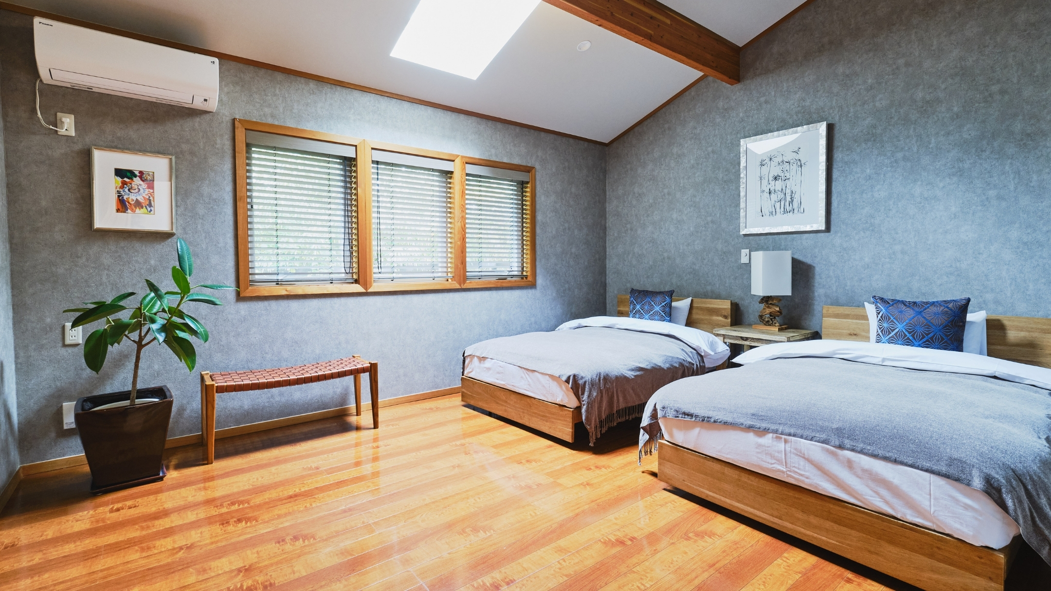 ・【ベッドルームA】Point Pinosの3つのベッドルームには専用バストイレを完備